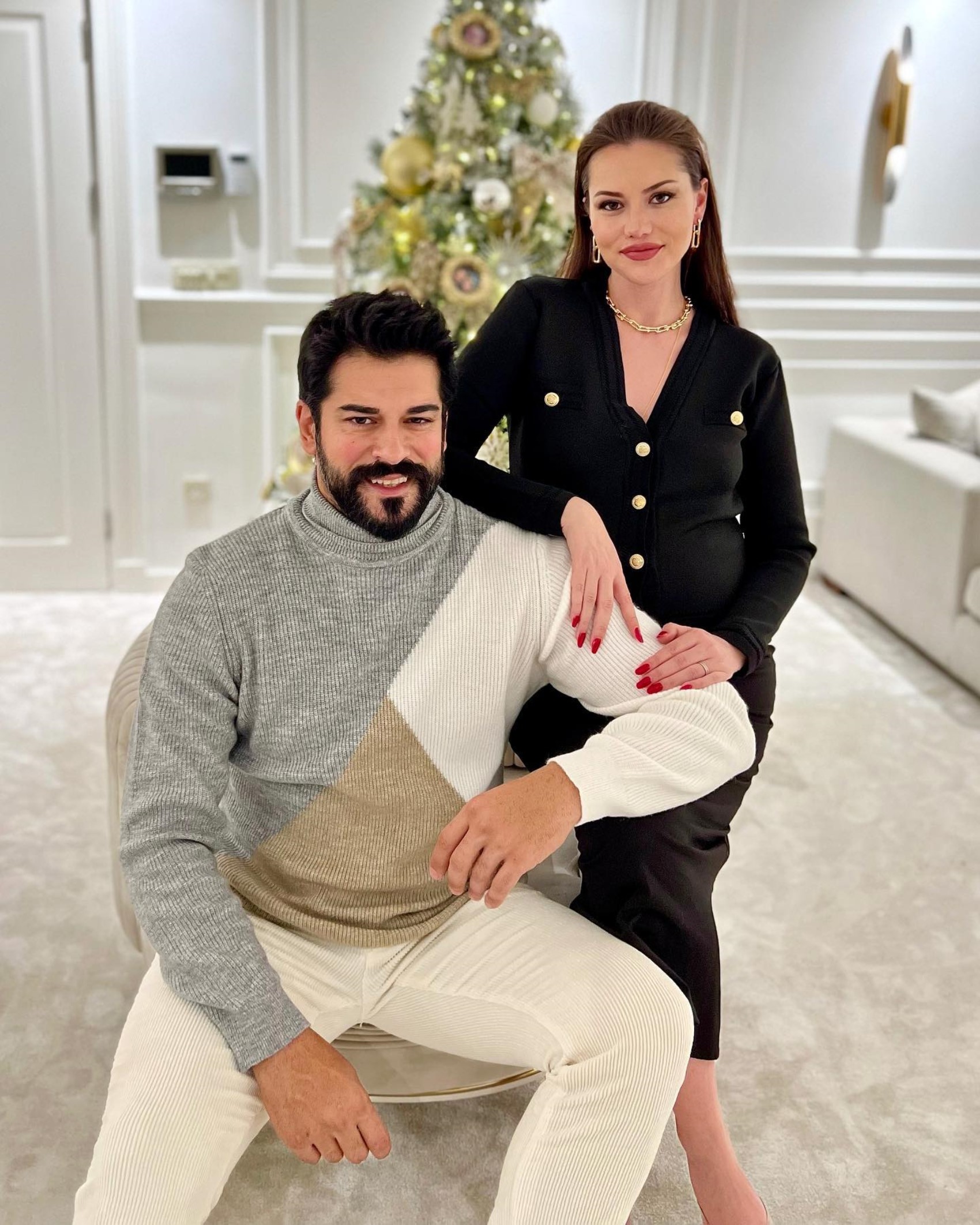 Fahriye Evcen ve Burak Özçivit ‘şiddet’ iddialarından sonra sessizliğini bozdu