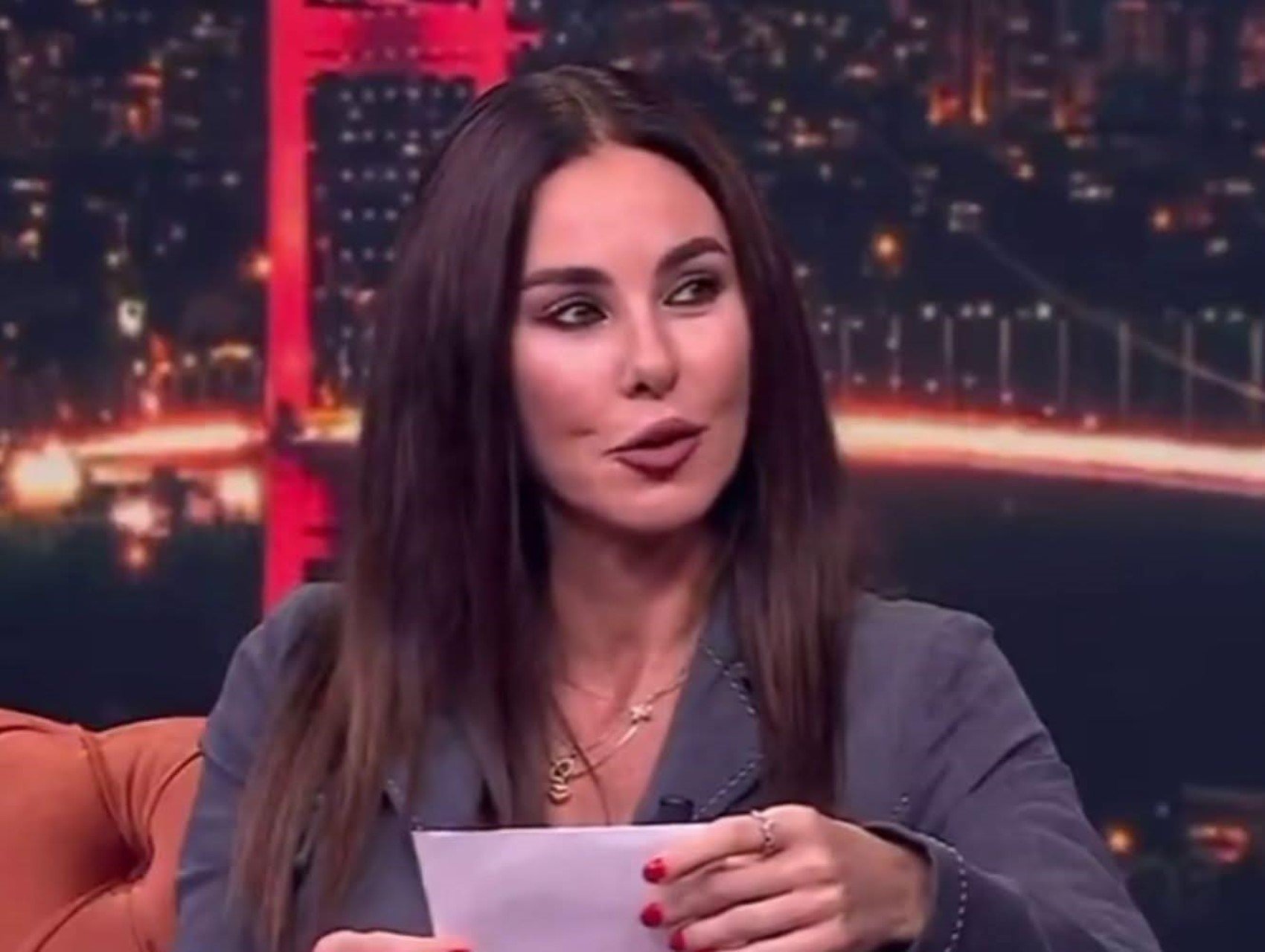 ROK, 'Türkiyeli değil, Türk'üm' diyen Defne Samyeli'yi hedef aldı: Eski sunucudan olay yanıt!