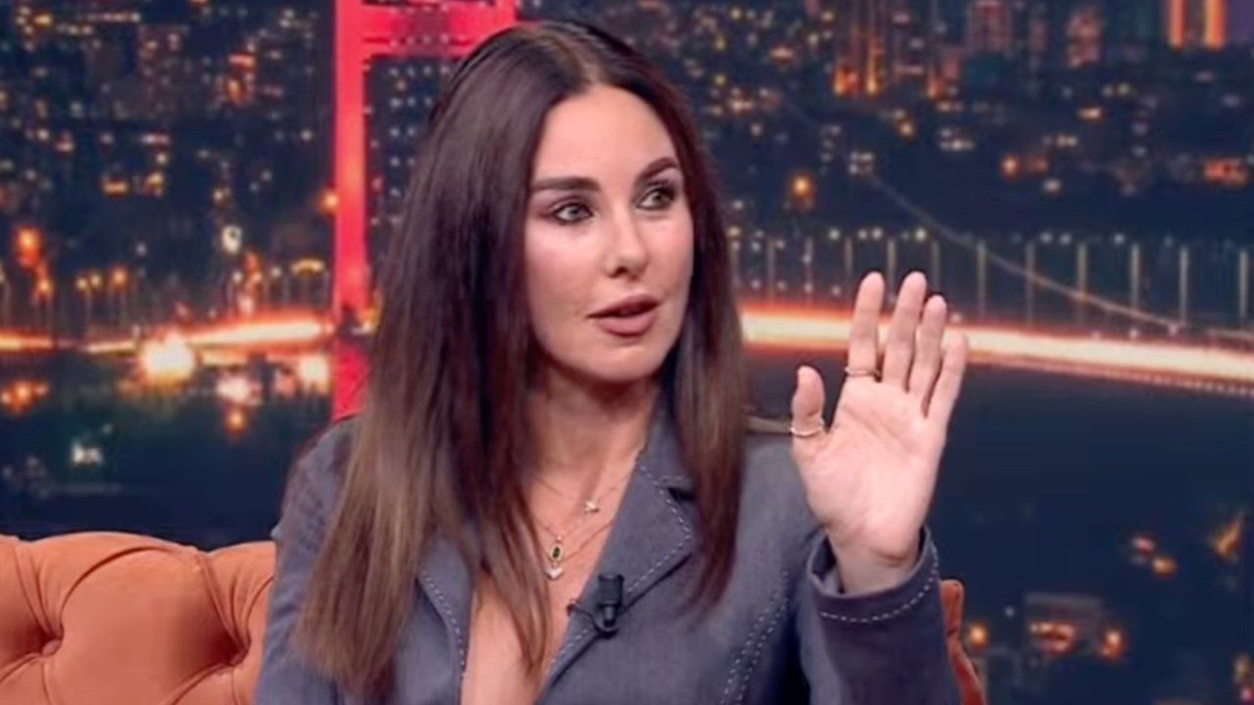 ROK, 'Türkiyeli değil, Türk'üm' diyen Defne Samyeli'yi hedef aldı: Eski sunucudan olay yanıt!