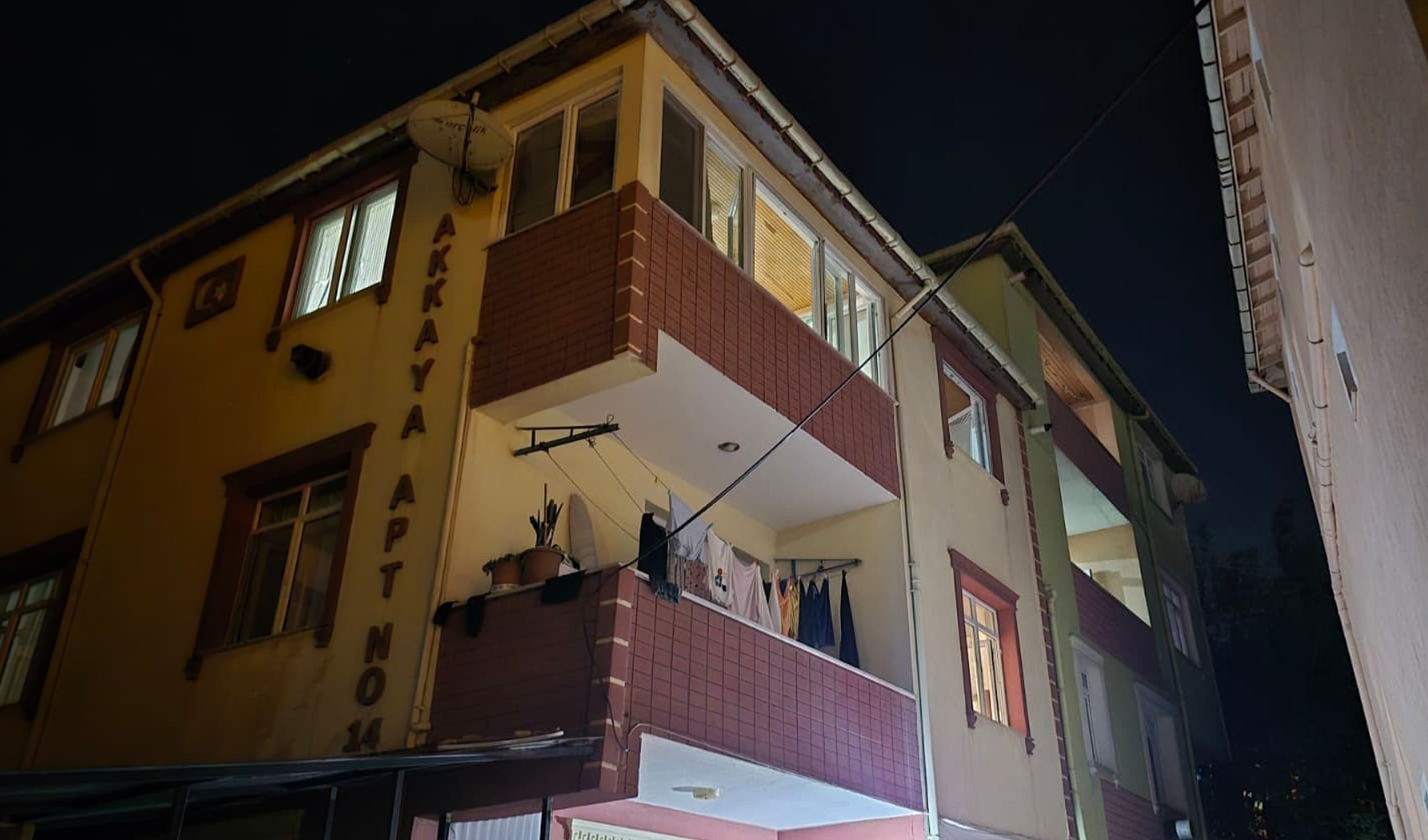 Duvarlarından sesler gelen 2 bina boşaltıldı