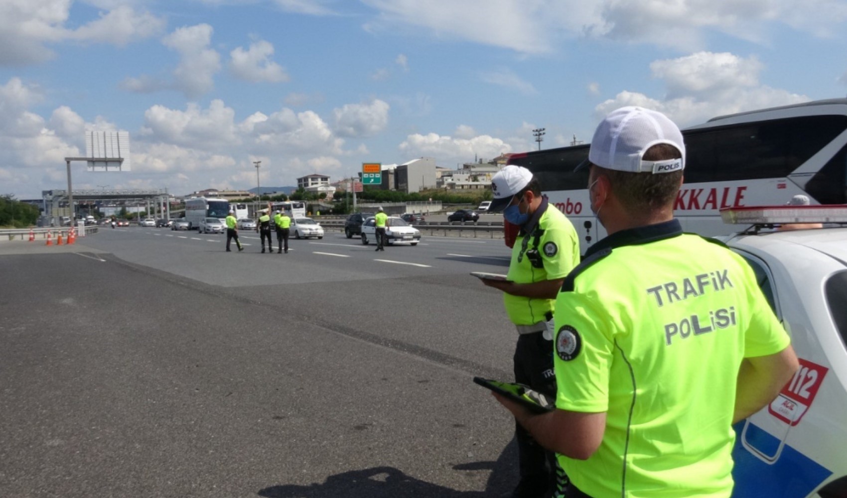 İstanbul'da Zafer Bayramı kutlamaları nedeniyle bazı yollar trafiğe kapatılacak.