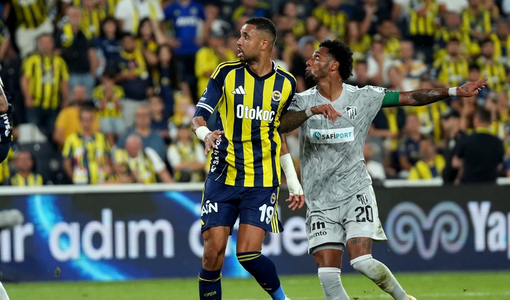 Fenerbahçe, ligdeki ilk galibiyetini aldı