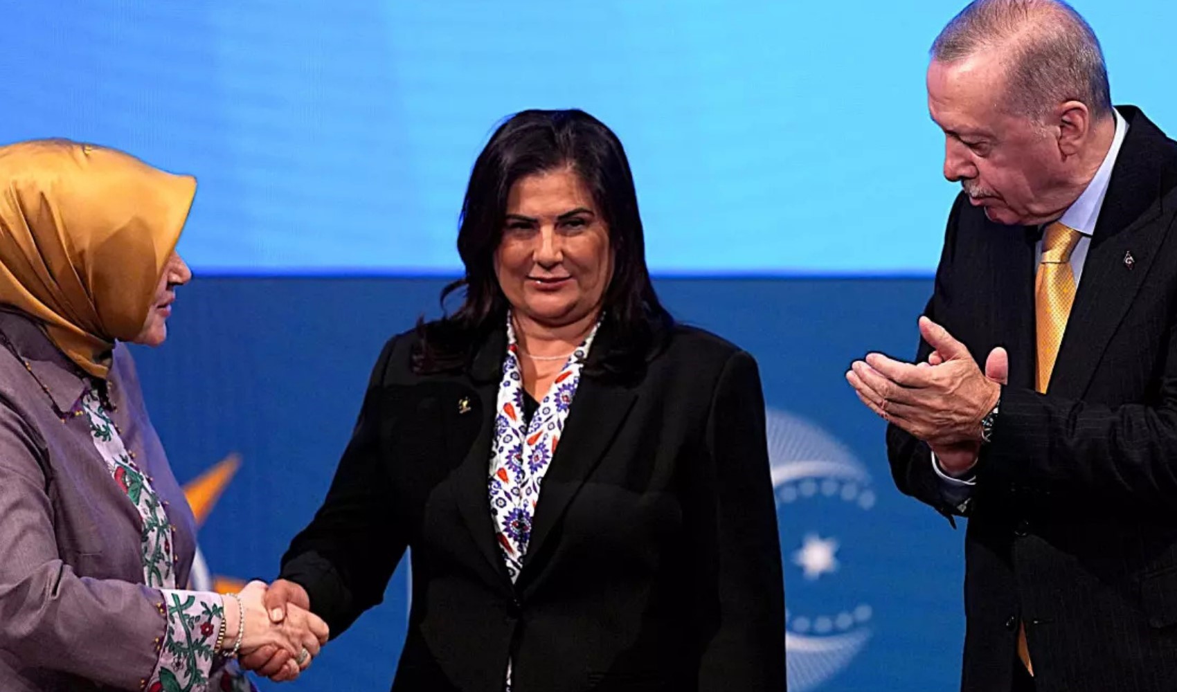 Özlem Çerçioğlu'nun AKP'nin kumpasını anlattığı kitabı varmış! Transferden sonra yarıda kaldı...