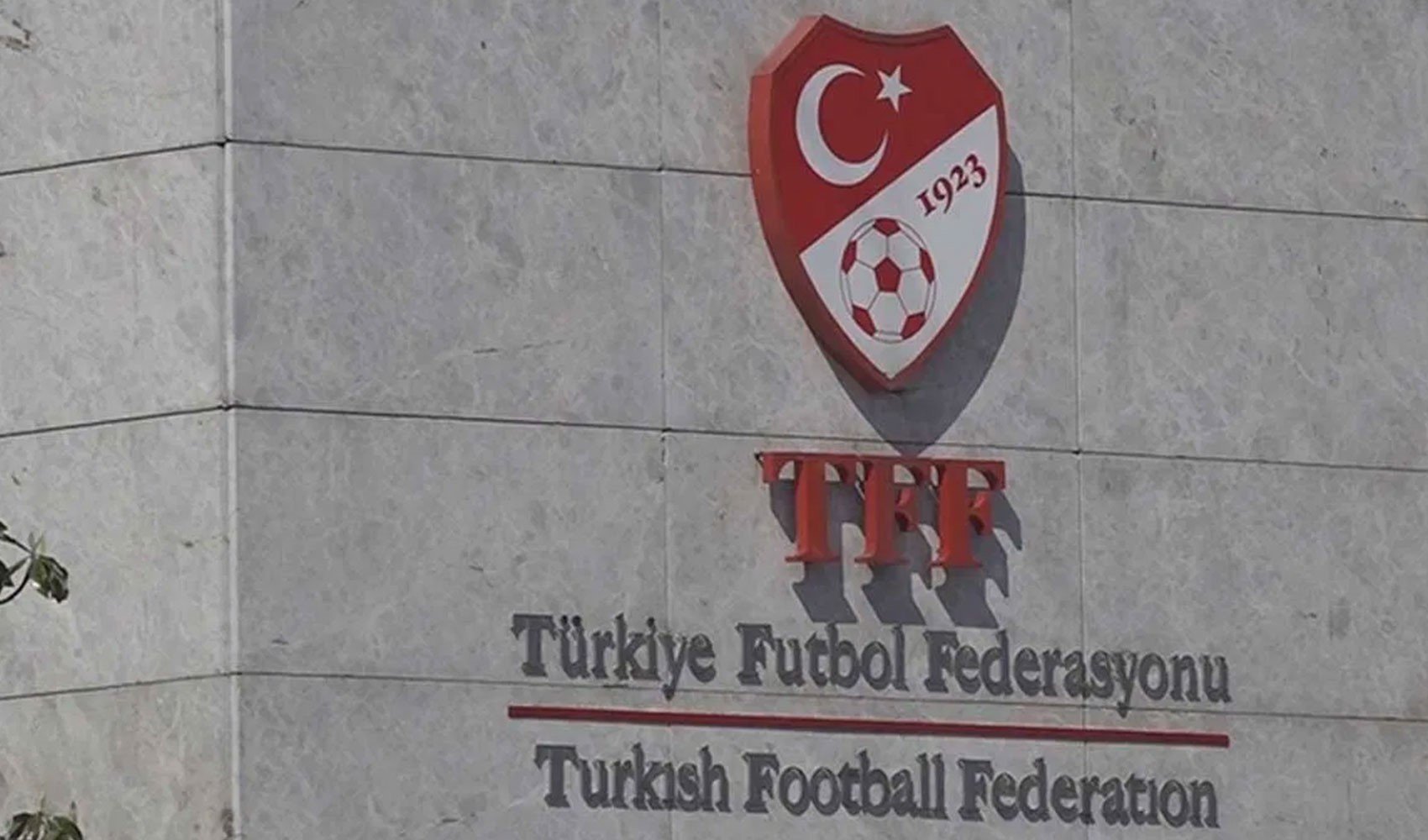 VAR krizi sürüyor: TFF'den yabancı hakem kararı VAR krizi sürüyor: TFF'den yabancı hakem kararı