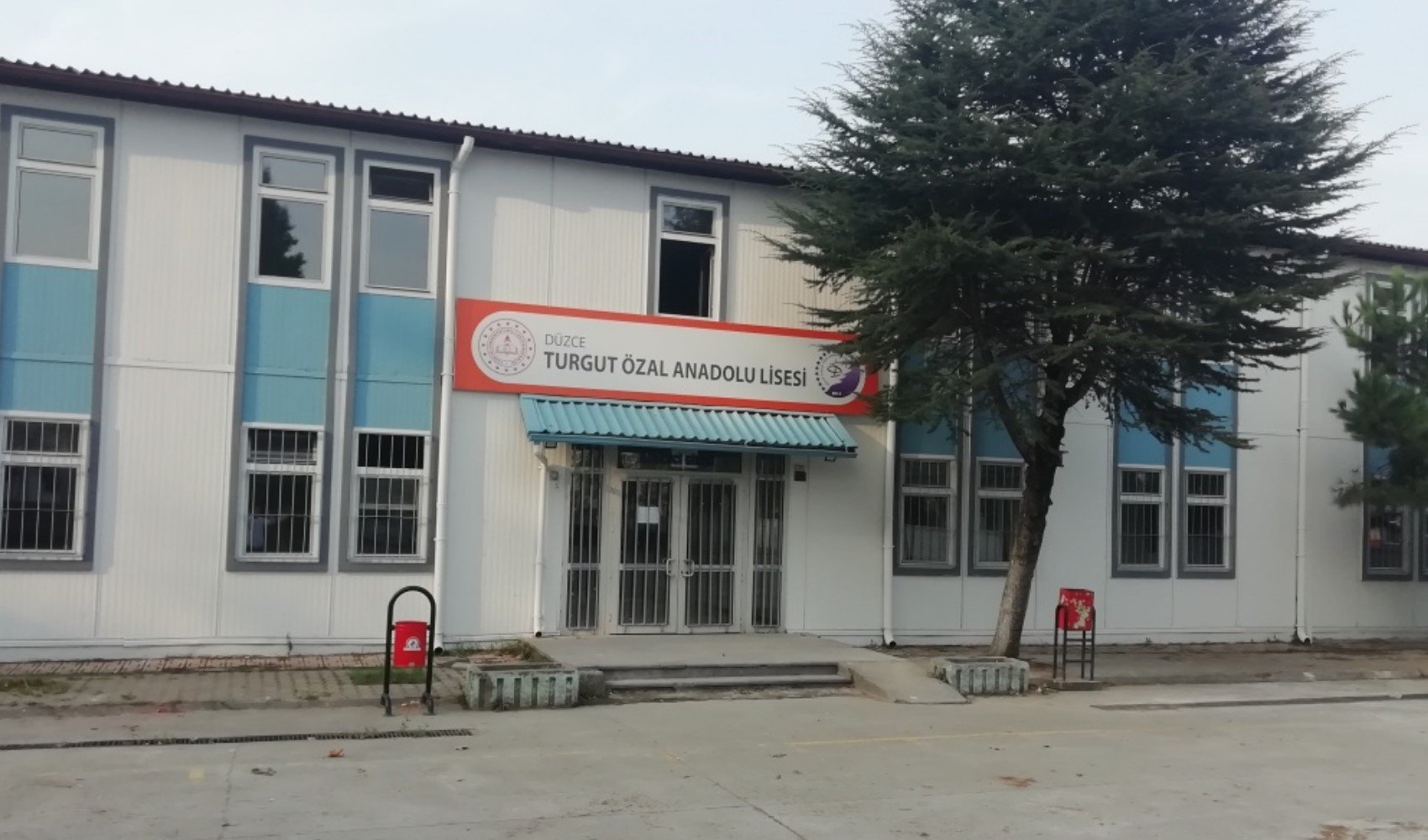 Afganistan değil Düzce: Lisede haremlik-selamlık uygulaması! Cinsiyetçi kurallar tepki çekti: Kız öğrencilerine ön koltuk yasak!