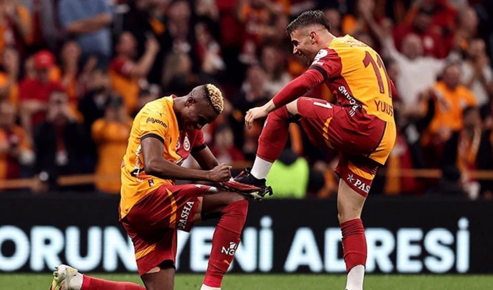 Galatasaray maçında Yunus Akgün ve Victor Osimhen arasında gerginlik