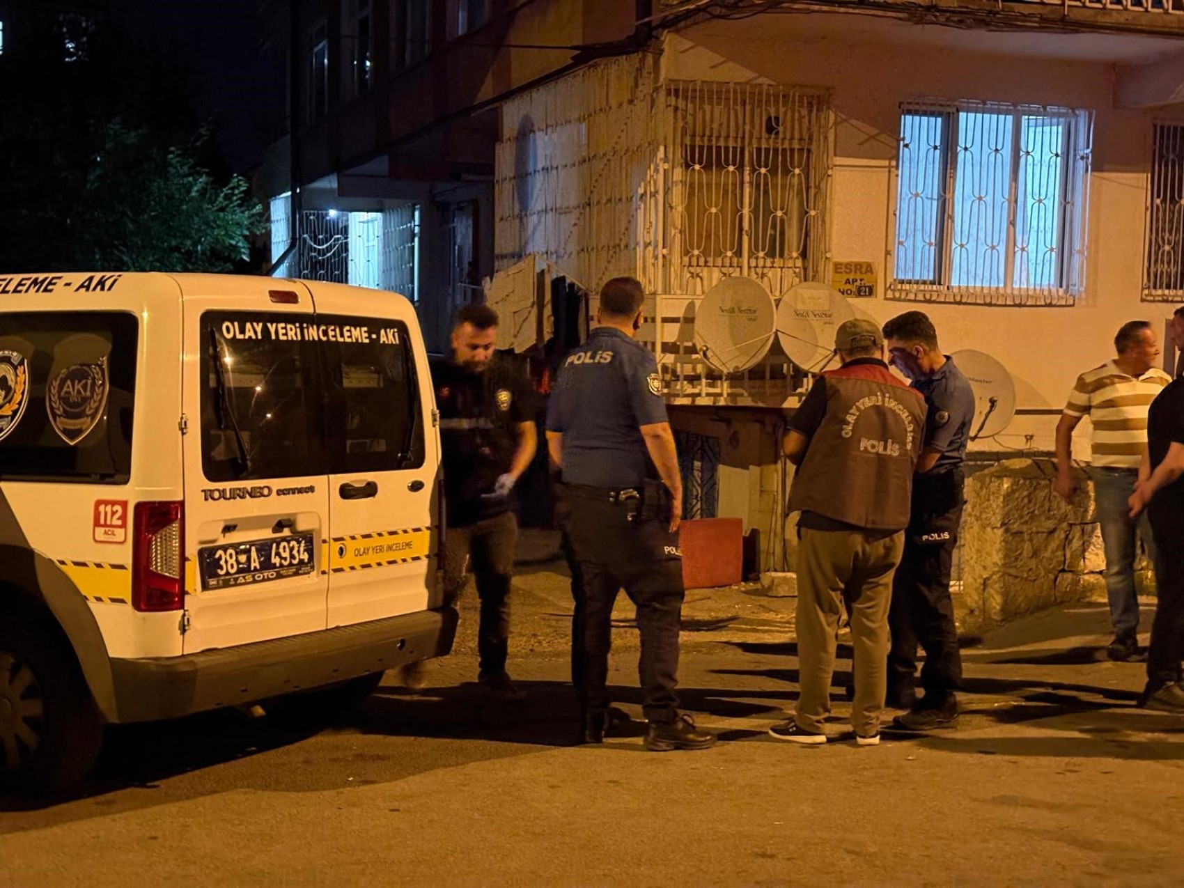 İki yıl önce boşandığı eski karısına bıçakla saldırdı