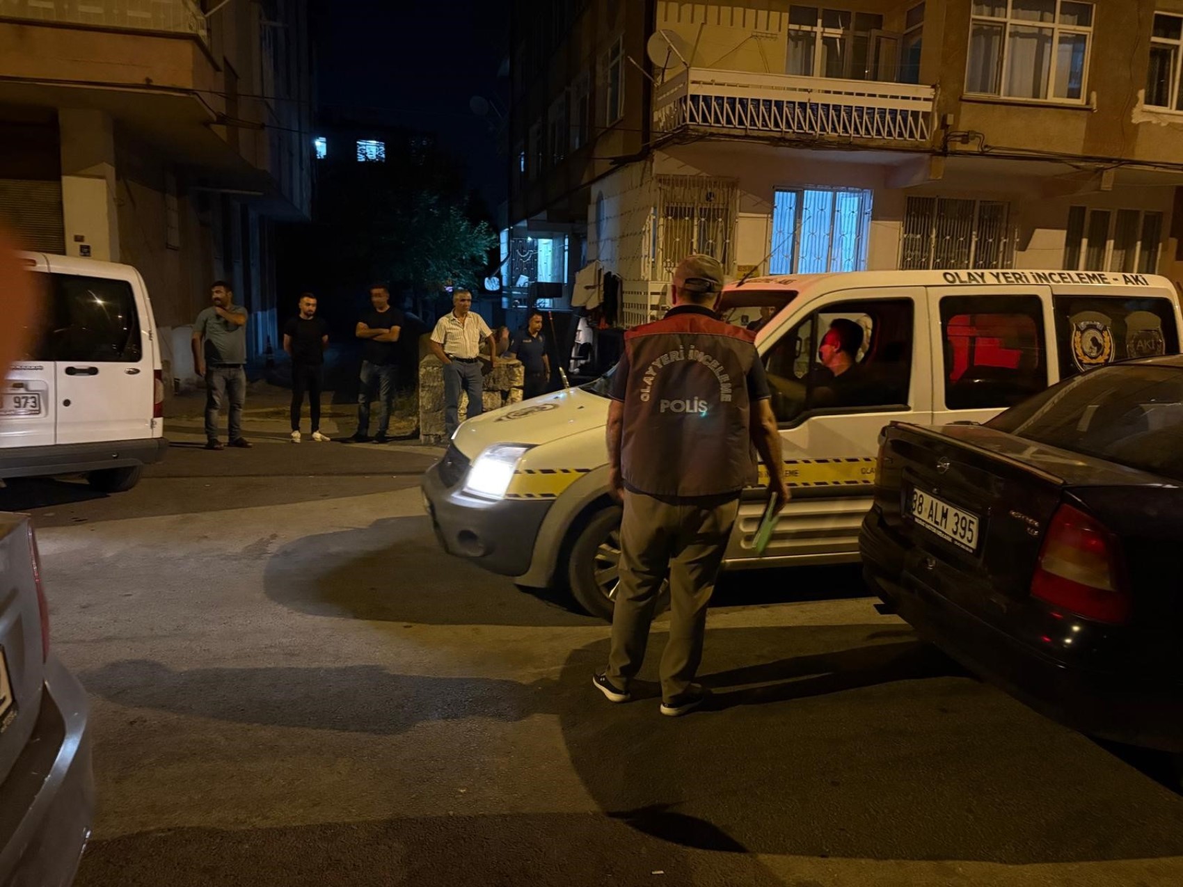 İki yıl önce boşandığı eski karısına bıçakla saldırdı