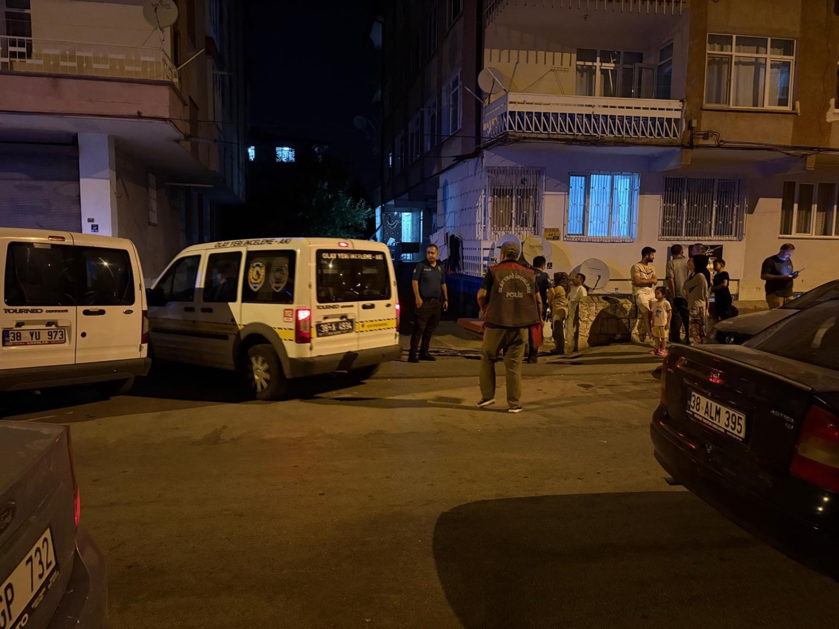 İki yıl önce boşandığı eski karısına bıçakla saldırdı
