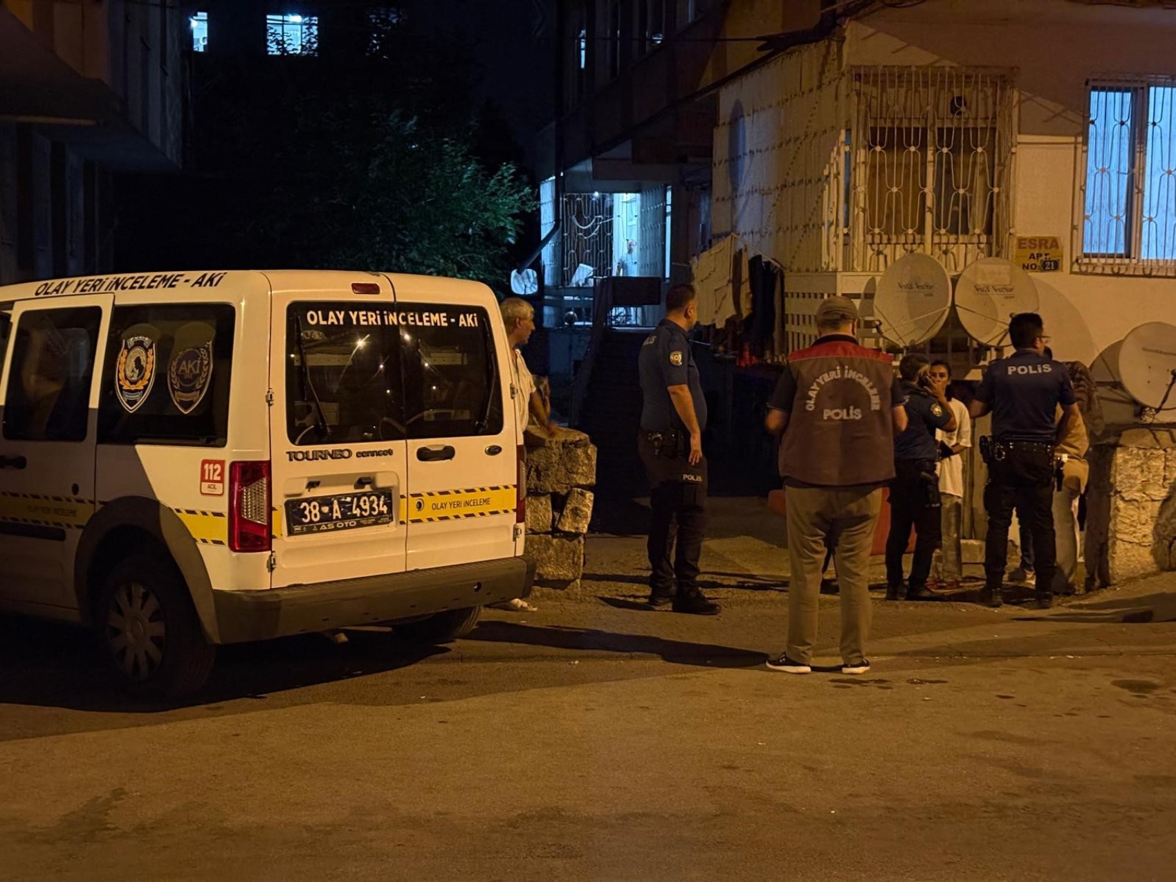 İki yıl önce boşandığı eski karısına bıçakla saldırdı