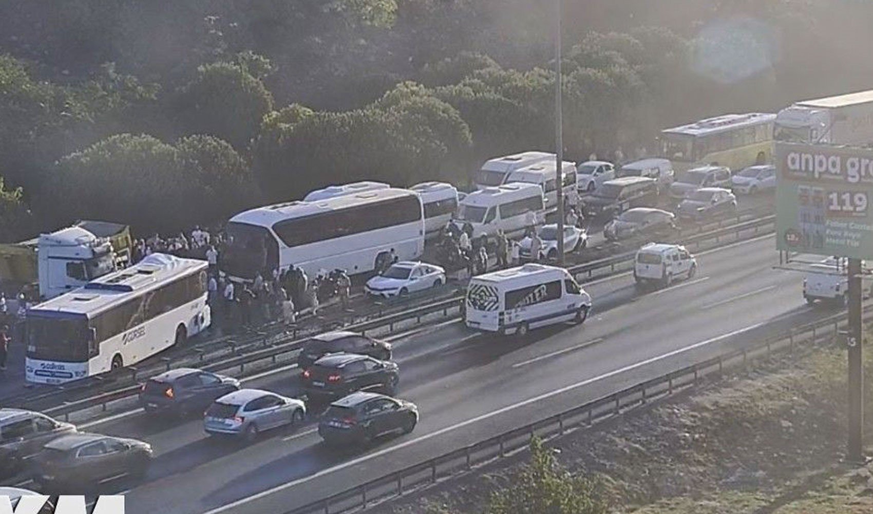 Son Dakika... TEM Otoyolu'nda kaza: Yaralılar var! Trafik durdu