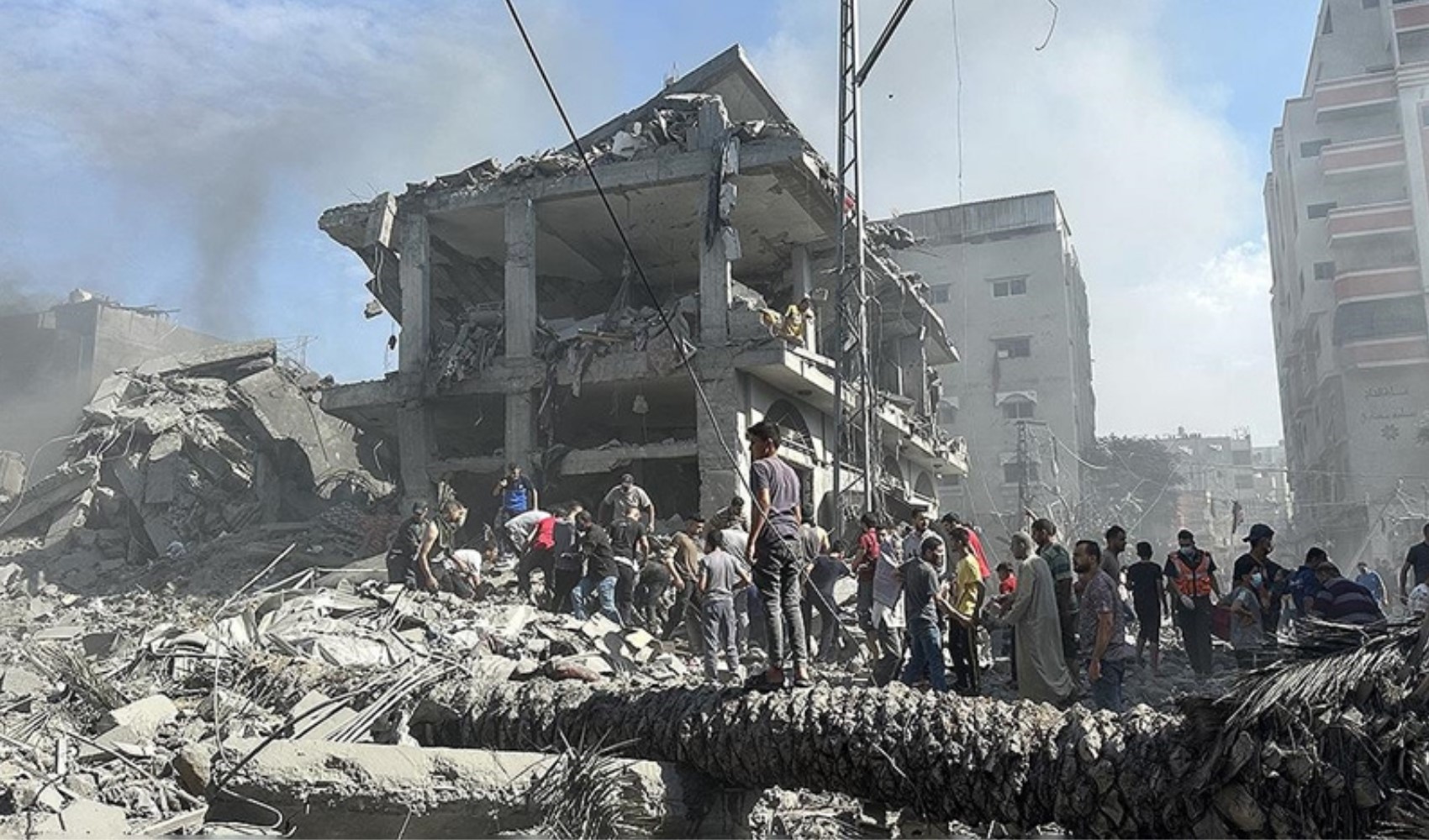 İsrail Gazze'ye yine saldırdı: Reuters muhabiri hayatını kaybetti