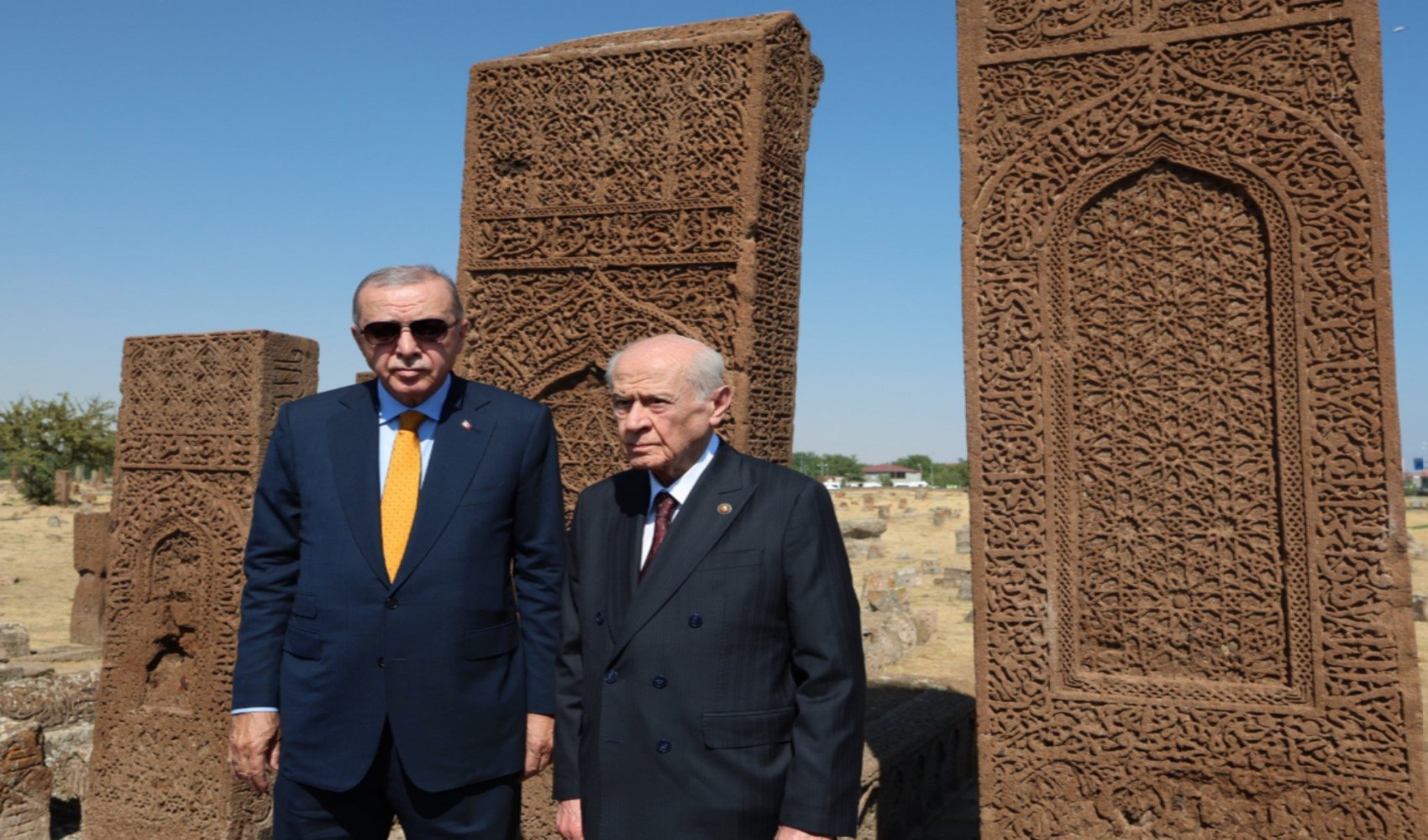 Malazgirt kutlaması AKP mitingine döndü: Öğrencileri 300 TL ve kahvaltı karşılığında Erdoğan'ın mitingine götürdüler