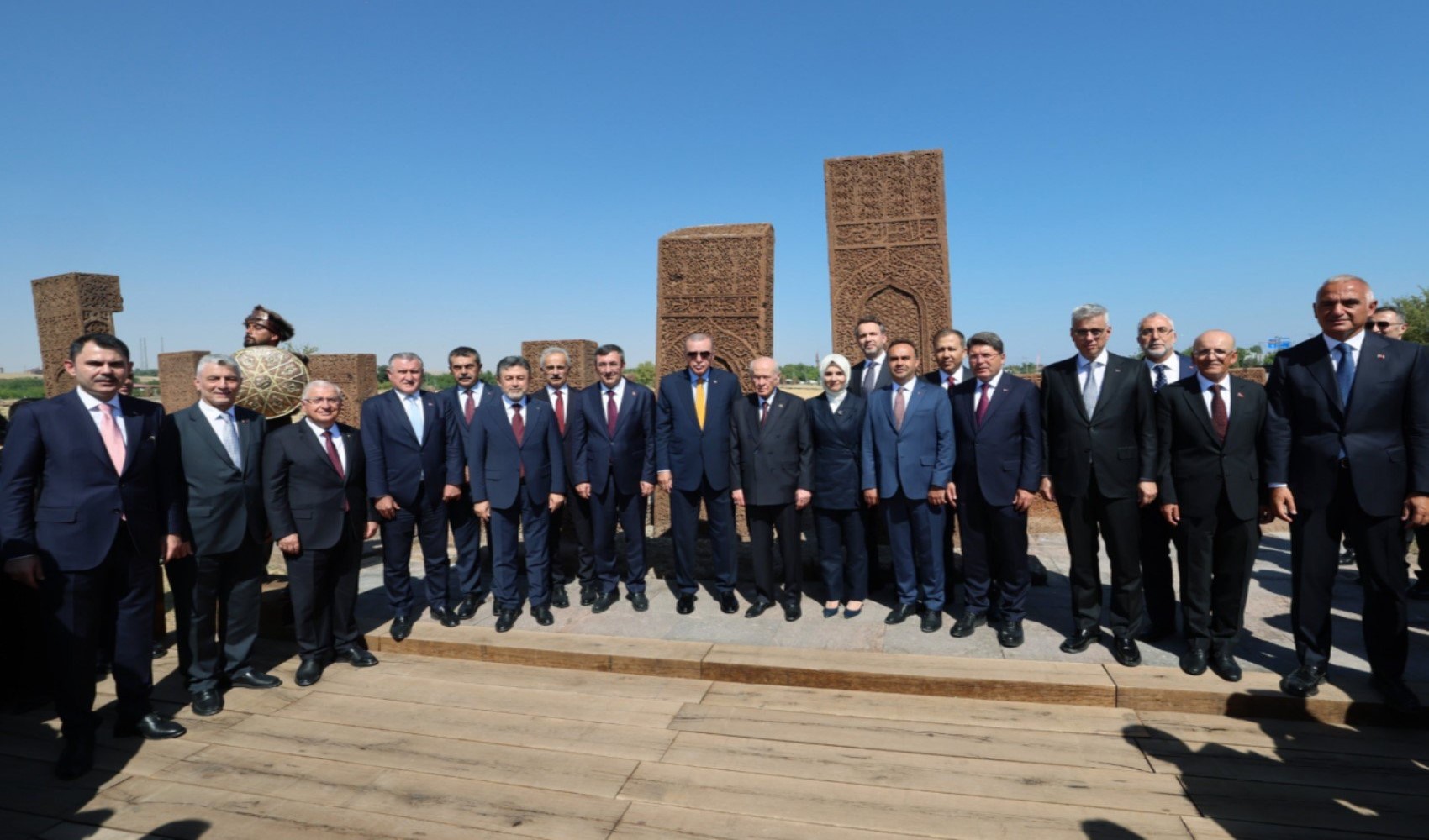 Malazgirt kutlaması AKP mitingine döndü: Öğrencileri 300 TL ve kahvaltı karşılığında Erdoğan'ın mitingine götürdüler