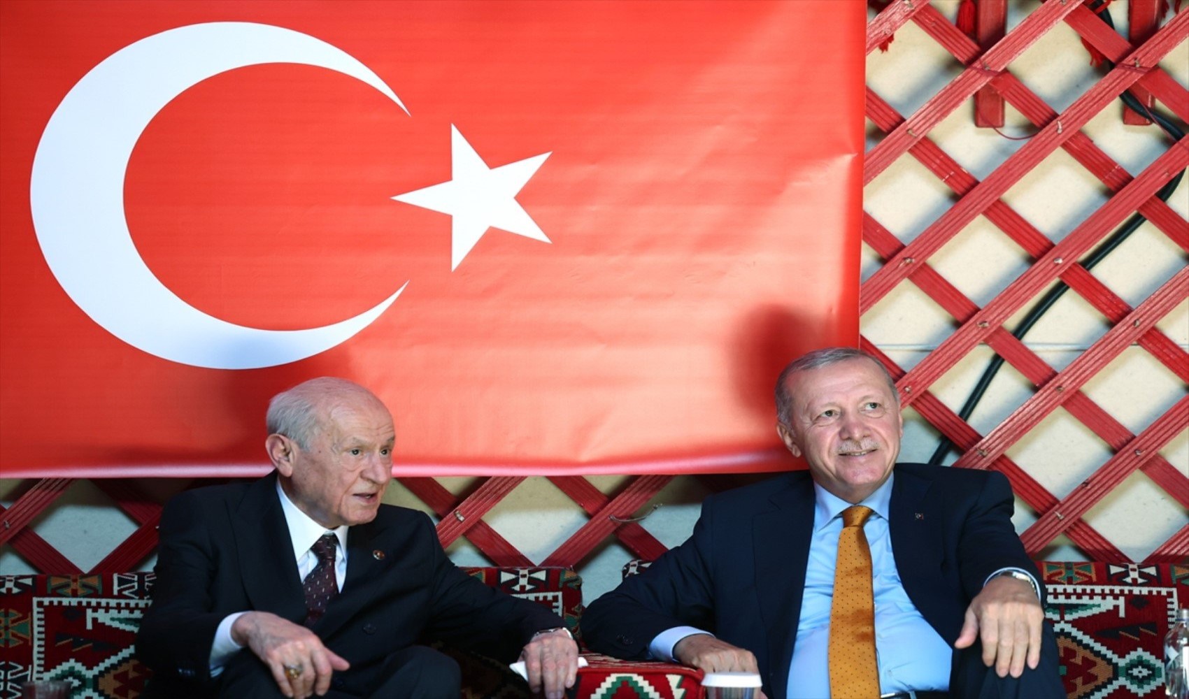 Malazgirt kutlaması AKP mitingine döndü: Öğrencileri 300 TL ve kahvaltı karşılığında Erdoğan'ın mitingine götürdüler