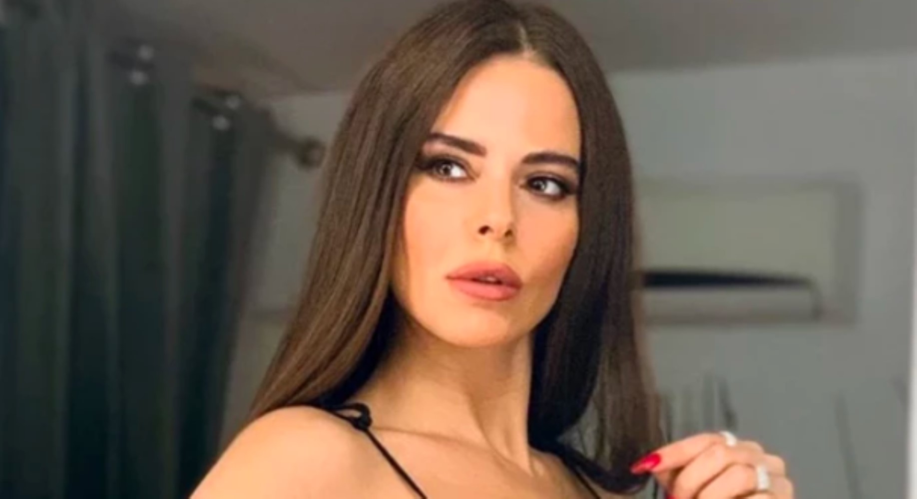 Simge Sağın da cinsel istismar kurbanı olduğunu açıkladı