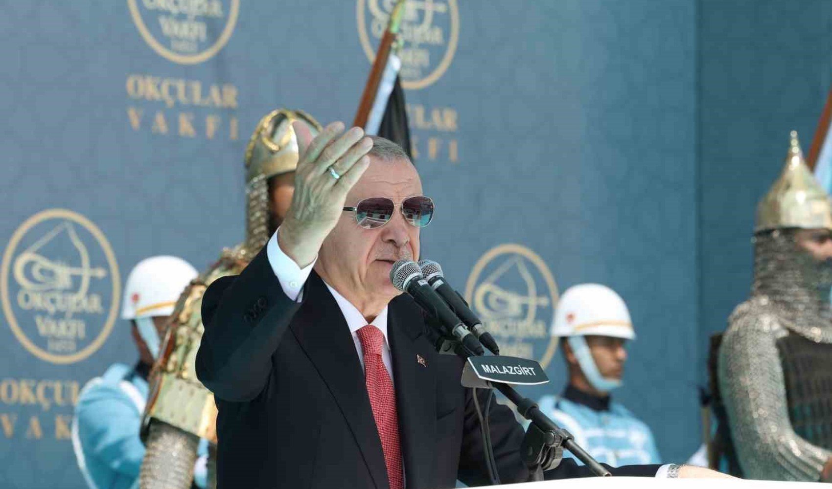 Erdoğan'dan Malazgirt Zaferi yıldönümünde şaşırtan çıkış: 'Kılıç kınından çıkarsa...'