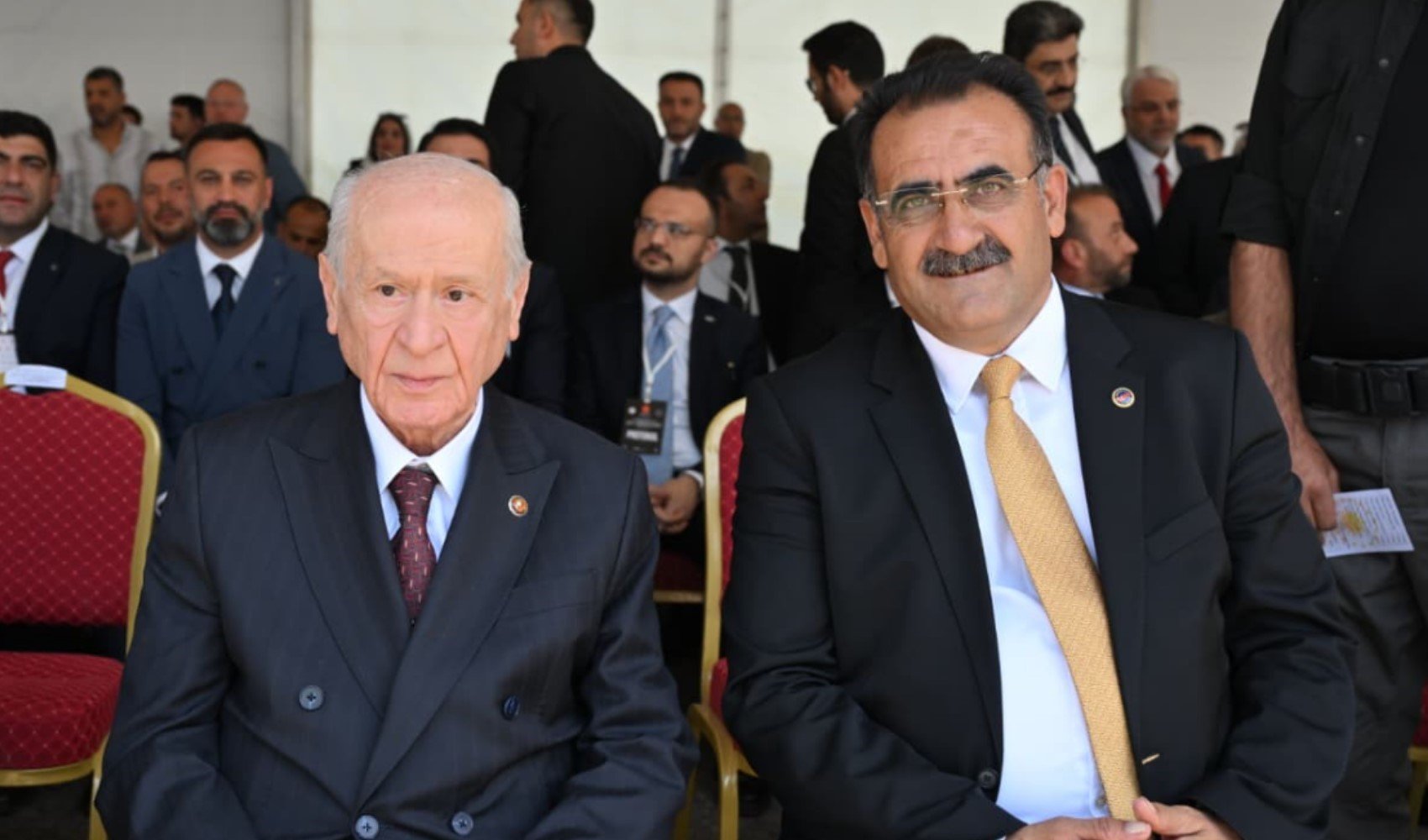 Devlet Bahçeli DEM Partili Belediye Başkanı ile bir araya geldi