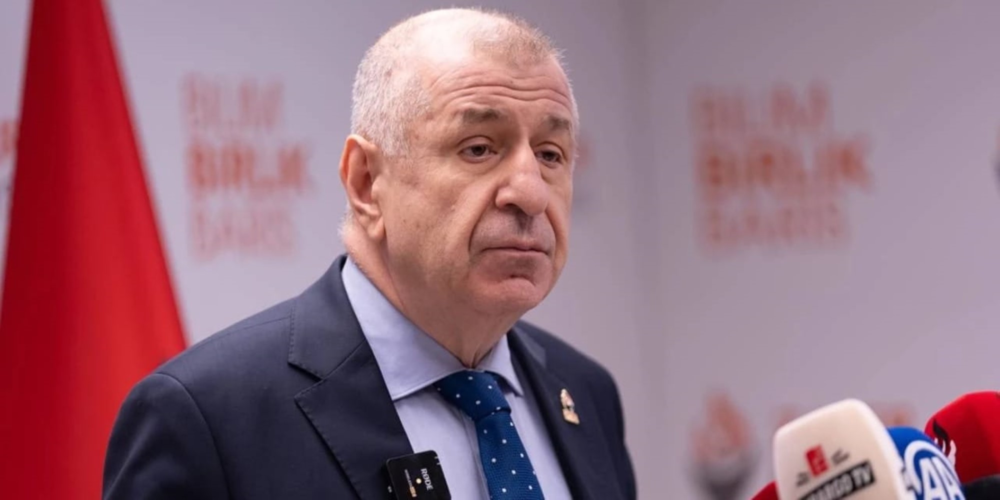 Ümit Özdağ masasındaki son anketin sonuçlarını açıkladı: İşte Zafer Partisi'nin oy oranı...