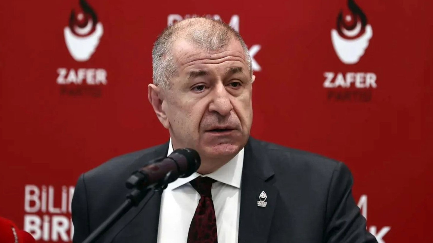 Ümit Özdağ masasındaki son anketin sonuçlarını açıkladı: İşte Zafer Partisi'nin oy oranı...