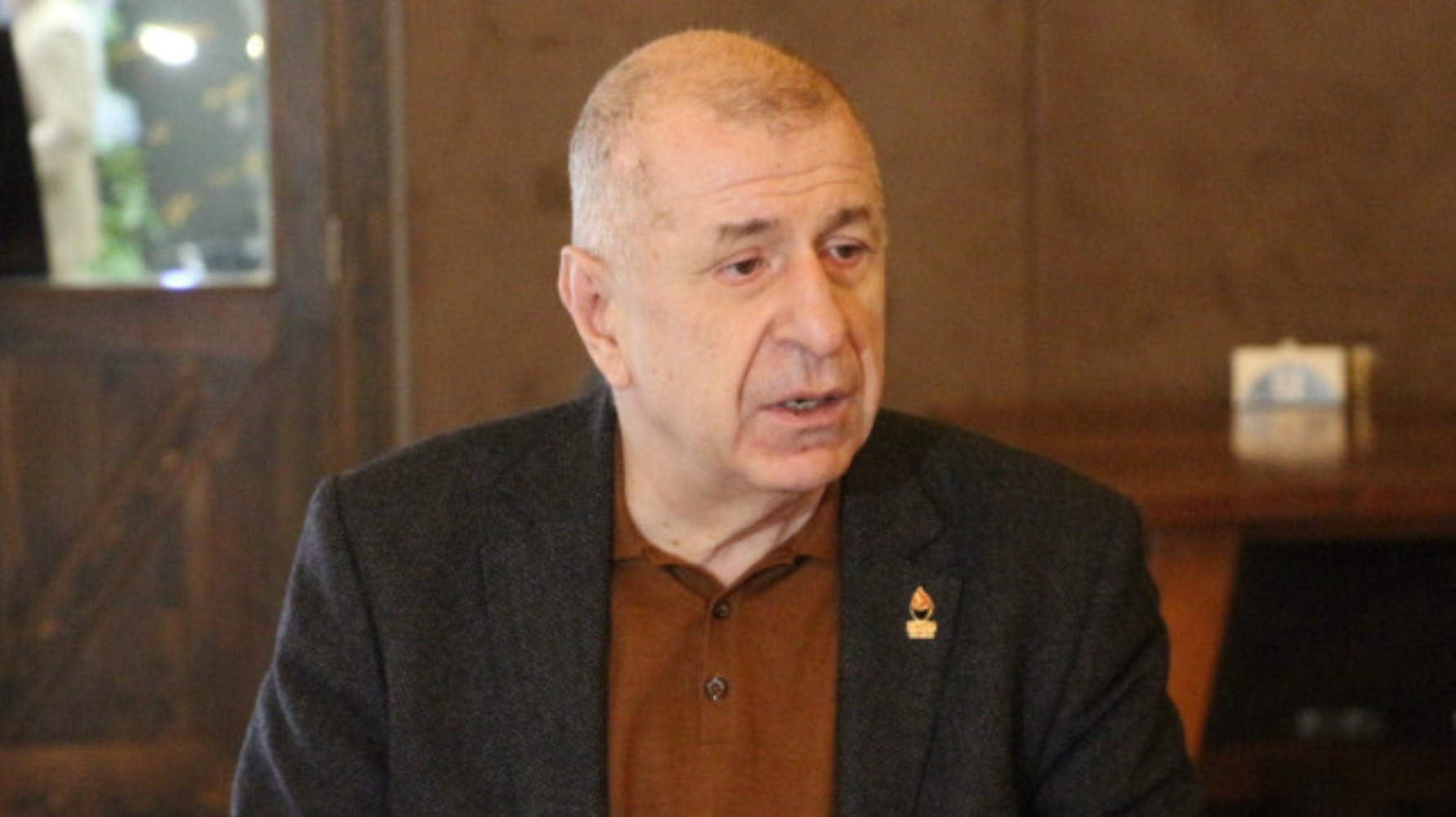Ümit Özdağ masasındaki son anketin sonuçlarını açıkladı: İşte Zafer Partisi'nin oy oranı...