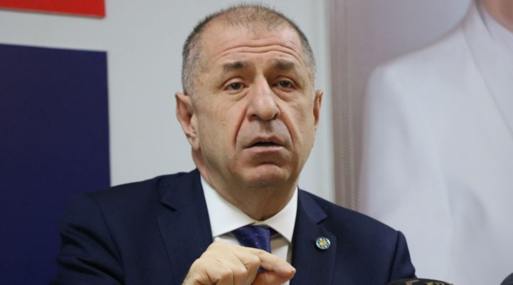 Ümit Özdağ masasındaki son anketin sonuçlarını açıkladı: İşte Zafer Partisi'nin oy oranı...