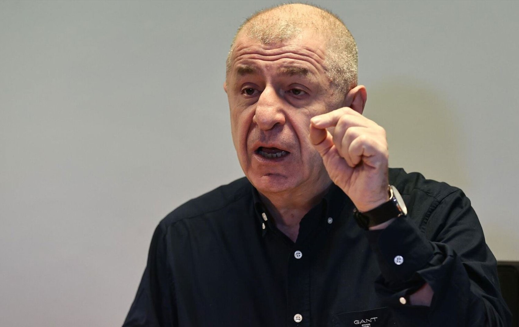 Ümit Özdağ masasındaki son anketin sonuçlarını açıkladı: İşte Zafer Partisi'nin oy oranı...