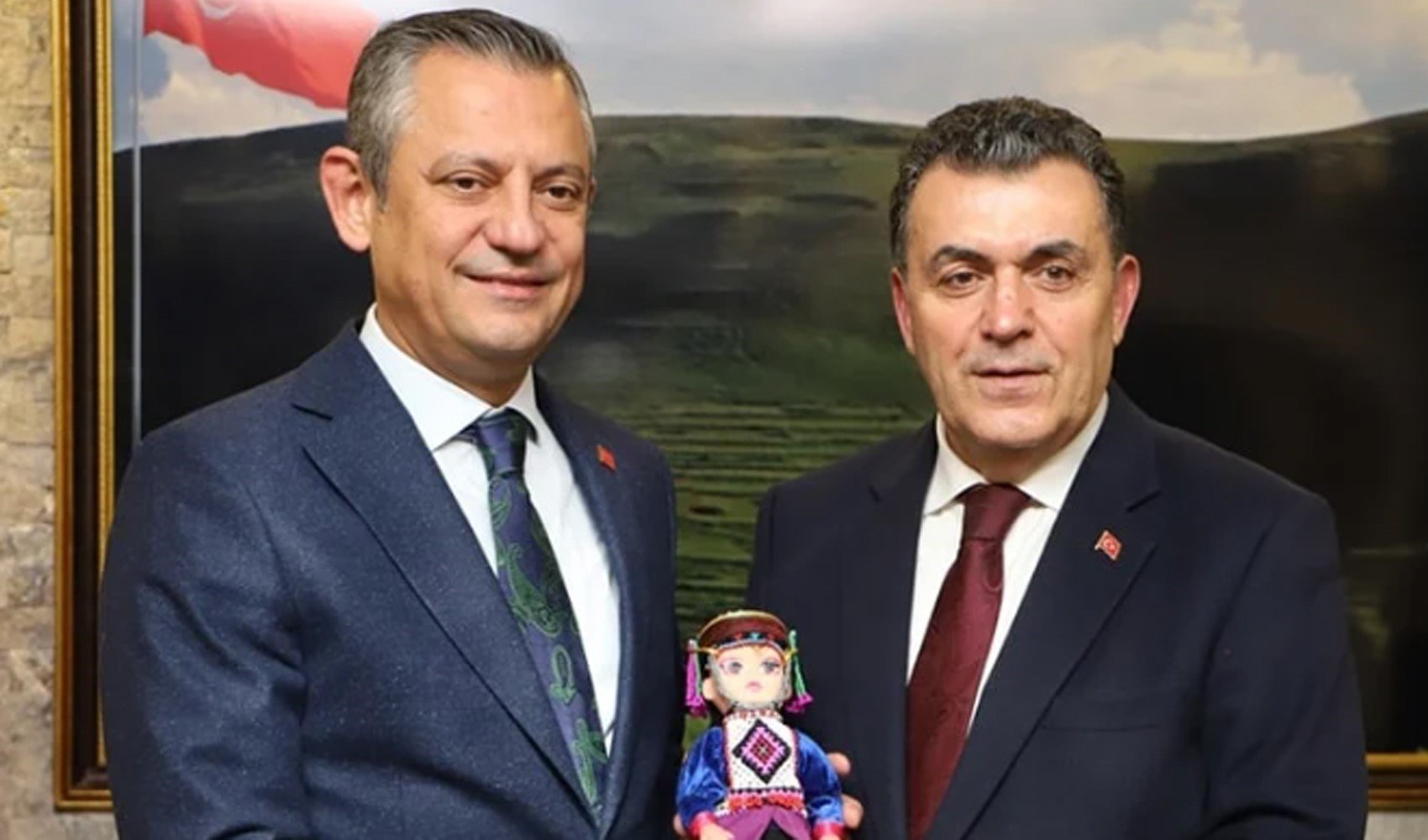 AKP'ye geçeceği iddia edilen CHP'li Başkandan ilk açıklama: Yıllardır bu partide hizmet verdim