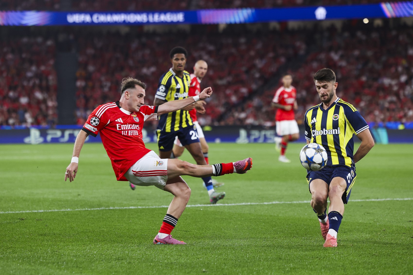 Benfica'nın galibiyet pozunda Kerem Aktürkoğlu ayrıntısı
