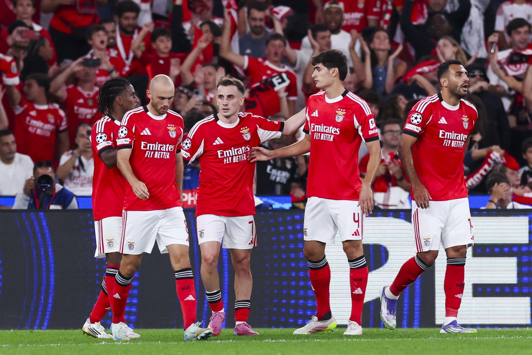 Benfica'nın galibiyet pozunda Kerem Aktürkoğlu ayrıntısı