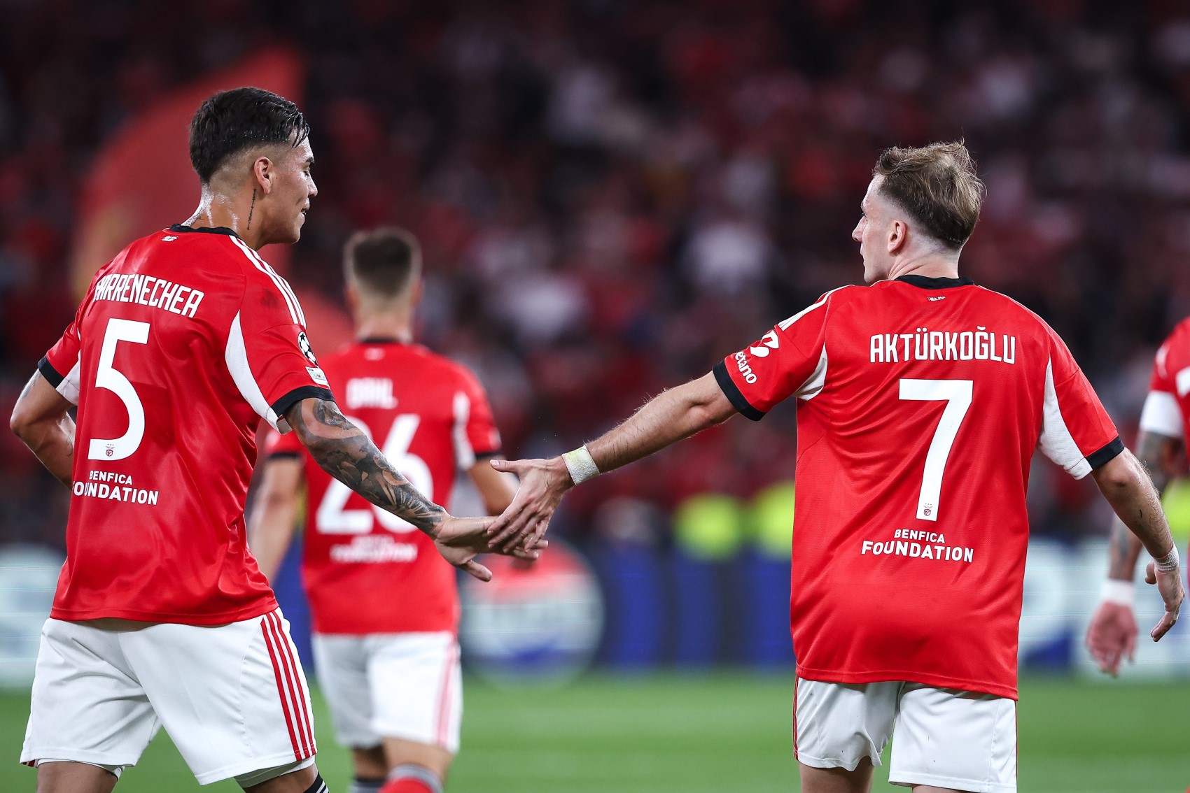 Benfica'nın galibiyet pozunda Kerem Aktürkoğlu ayrıntısı