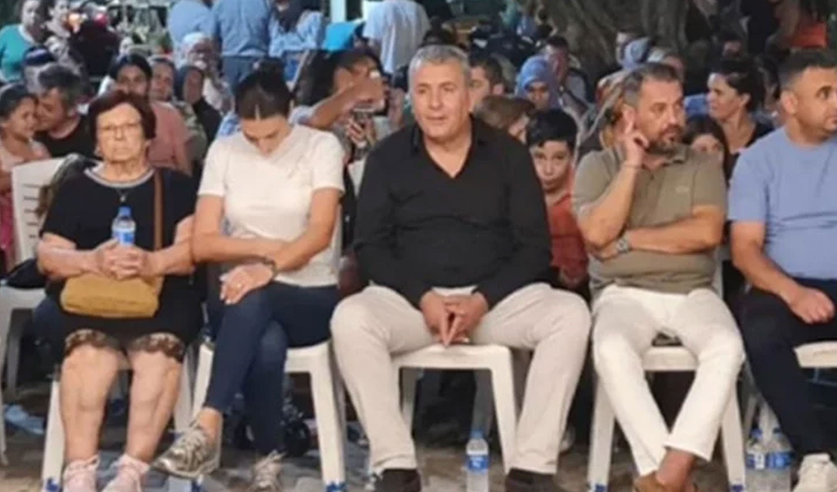 CHP'den AKP'ye geçenlere şok protesto! ‘Tu size’ diyerek yüzlerine tükürdü