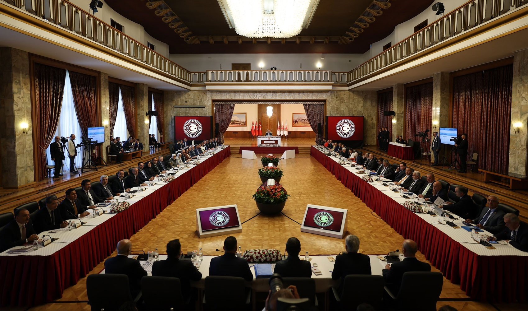 Açılım komisyonu yedinci kez toplandı: Eski TBMM başkanlarından peş peşe 'af' açıklamaları