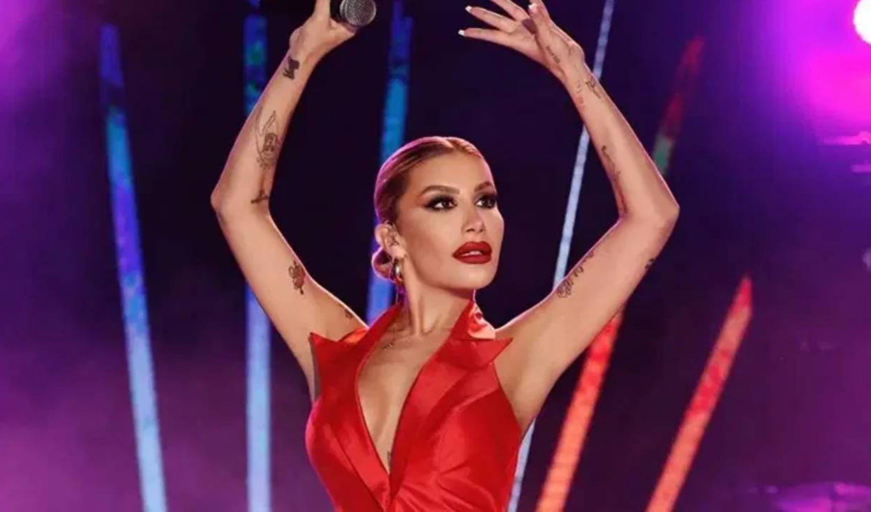 İrem Derici talihsiz kaza geçirdi; Başına 10 dikiş atıldı