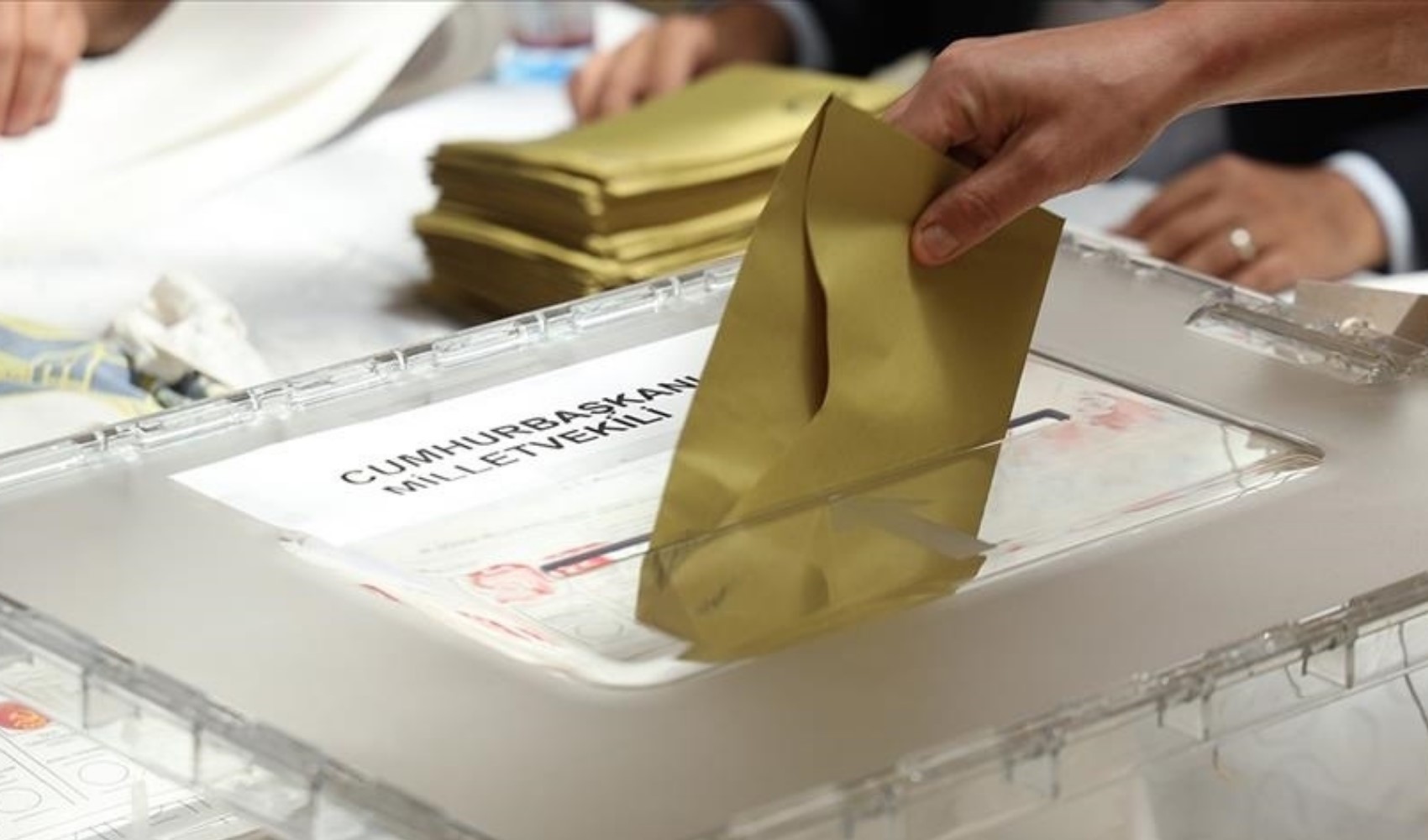 Ankara kulislerinde konuşulan baskın seçim iddiasını gündeme getirdi Ankara kulislerinde konuşulan baskın seçim iddiasını gündeme getirdi