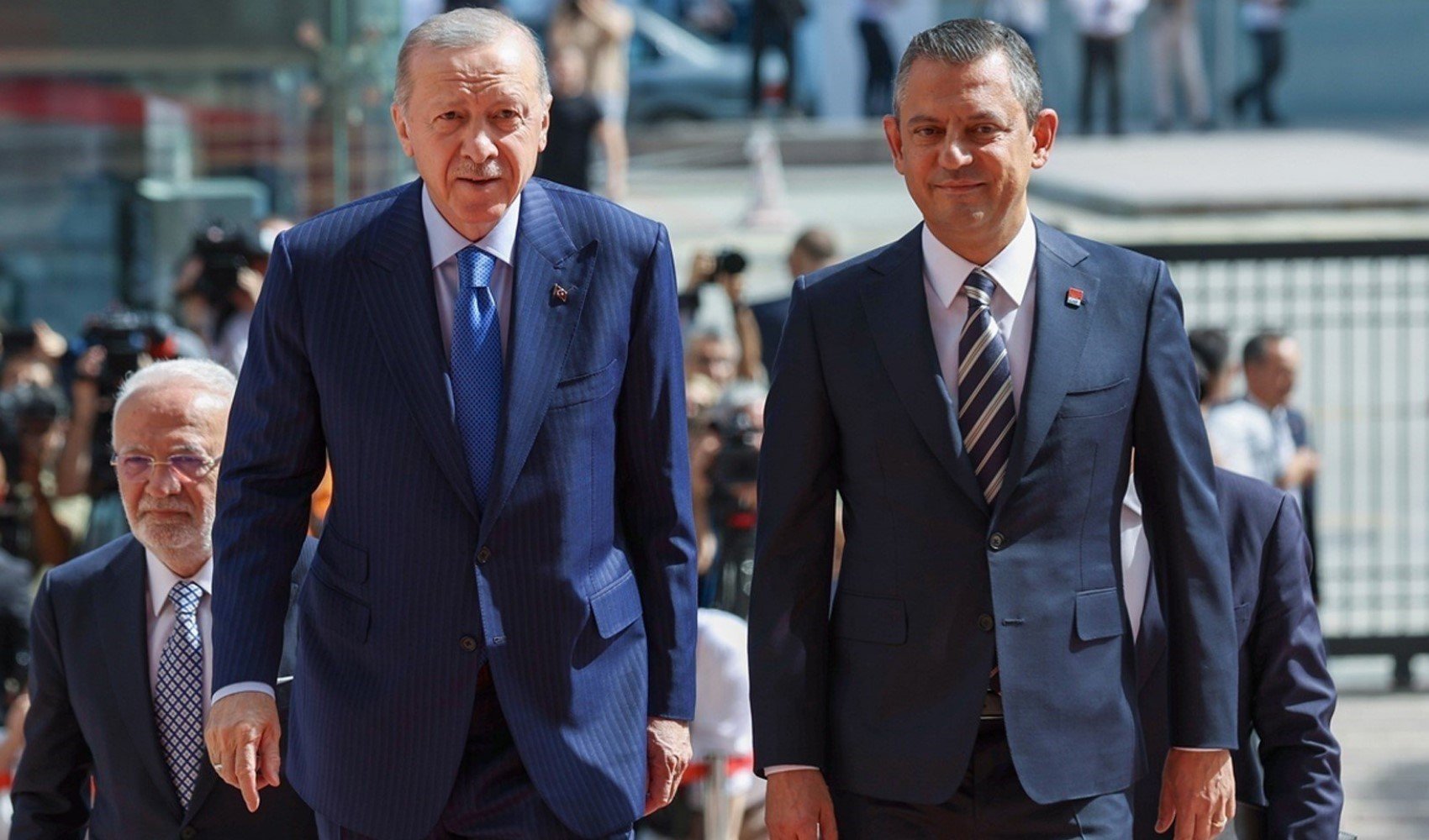 Siyasette erken seçim iddiaları sürerken VIP anket sonuçları belli oldu Siyasette erken seçim iddiaları sürerken VIP anket sonuçları belli oldu
