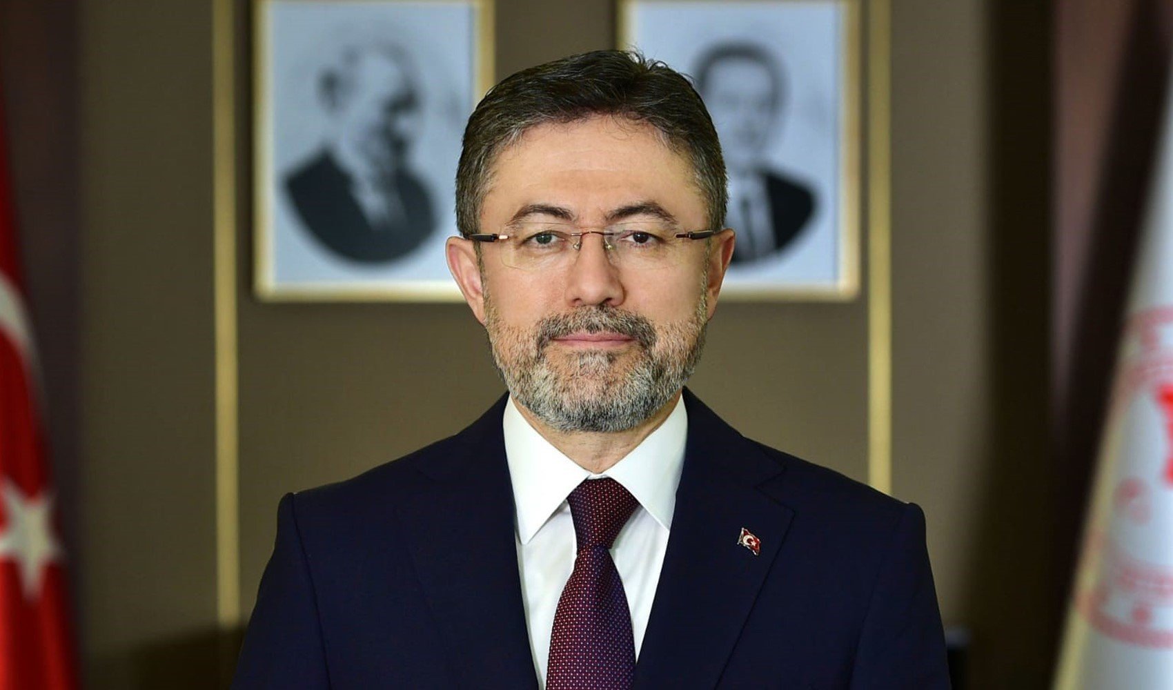 Bakan Yumaklı: Uçağımız havaalanına dönerken acil iniş yapmıştır