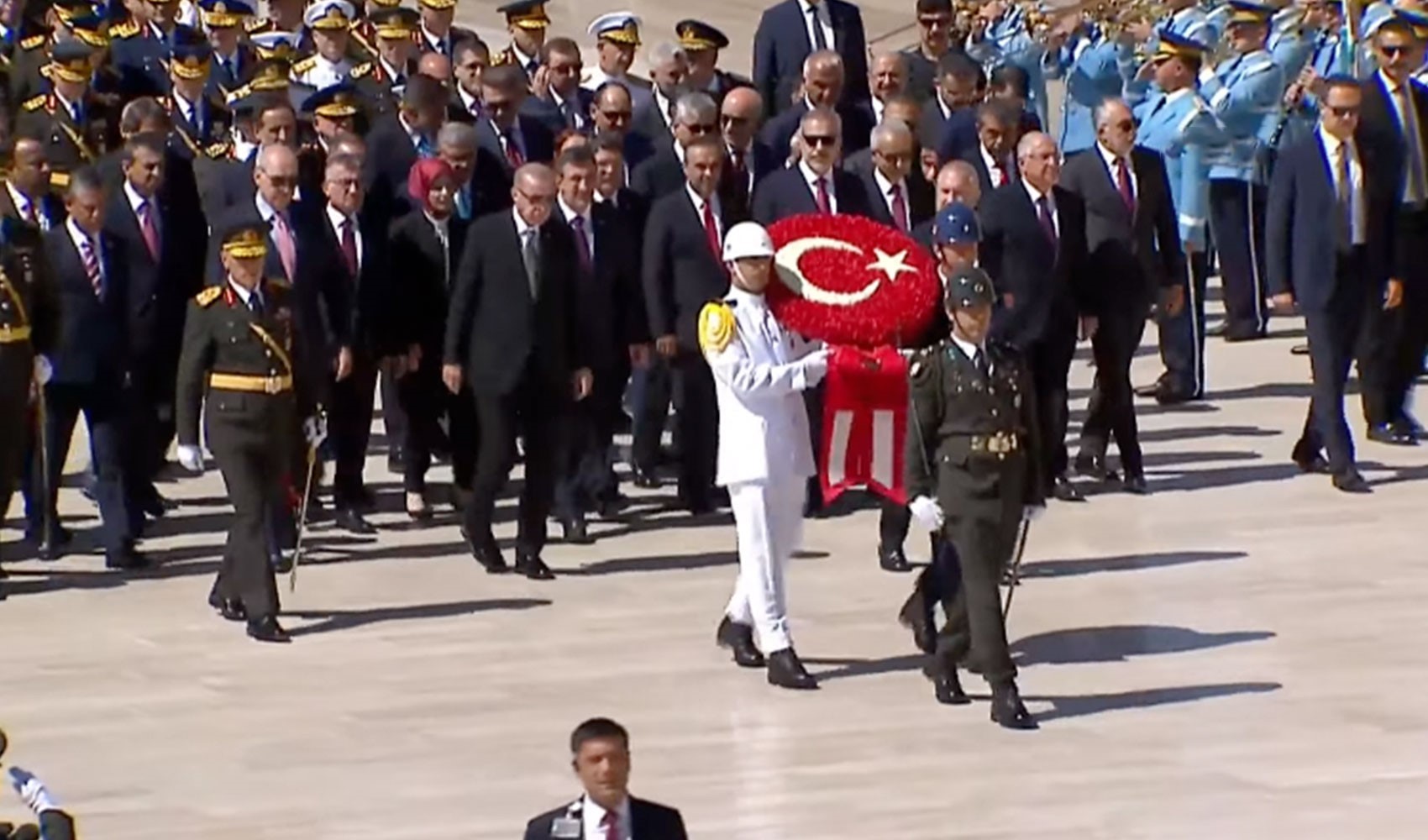 Devlet erkanı Atatürk'ün huzurunda: Anıtkabir'de yine Erdoğan sloganları atıldı