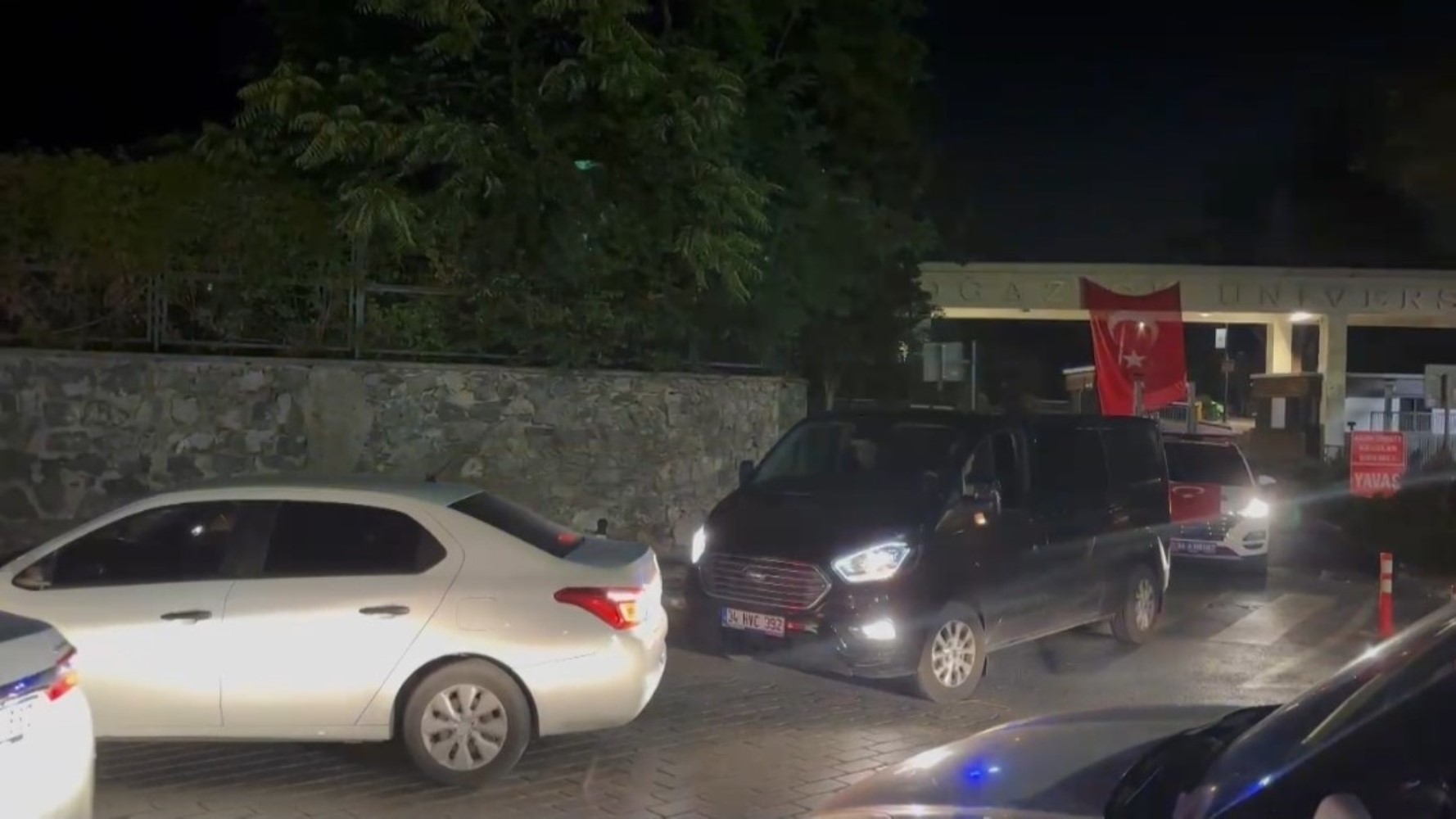 Üniversitede 15 yaşındaki kızı kafasından vurdu: Aynı silahla intihar etti