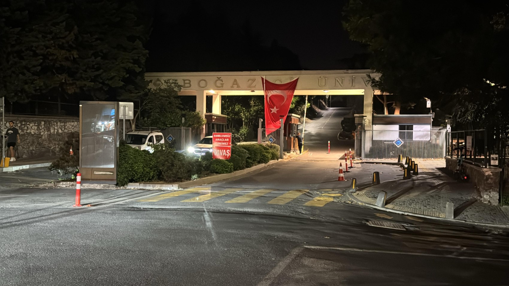 Üniversitede 15 yaşındaki kızı kafasından vurdu: Aynı silahla intihar etti