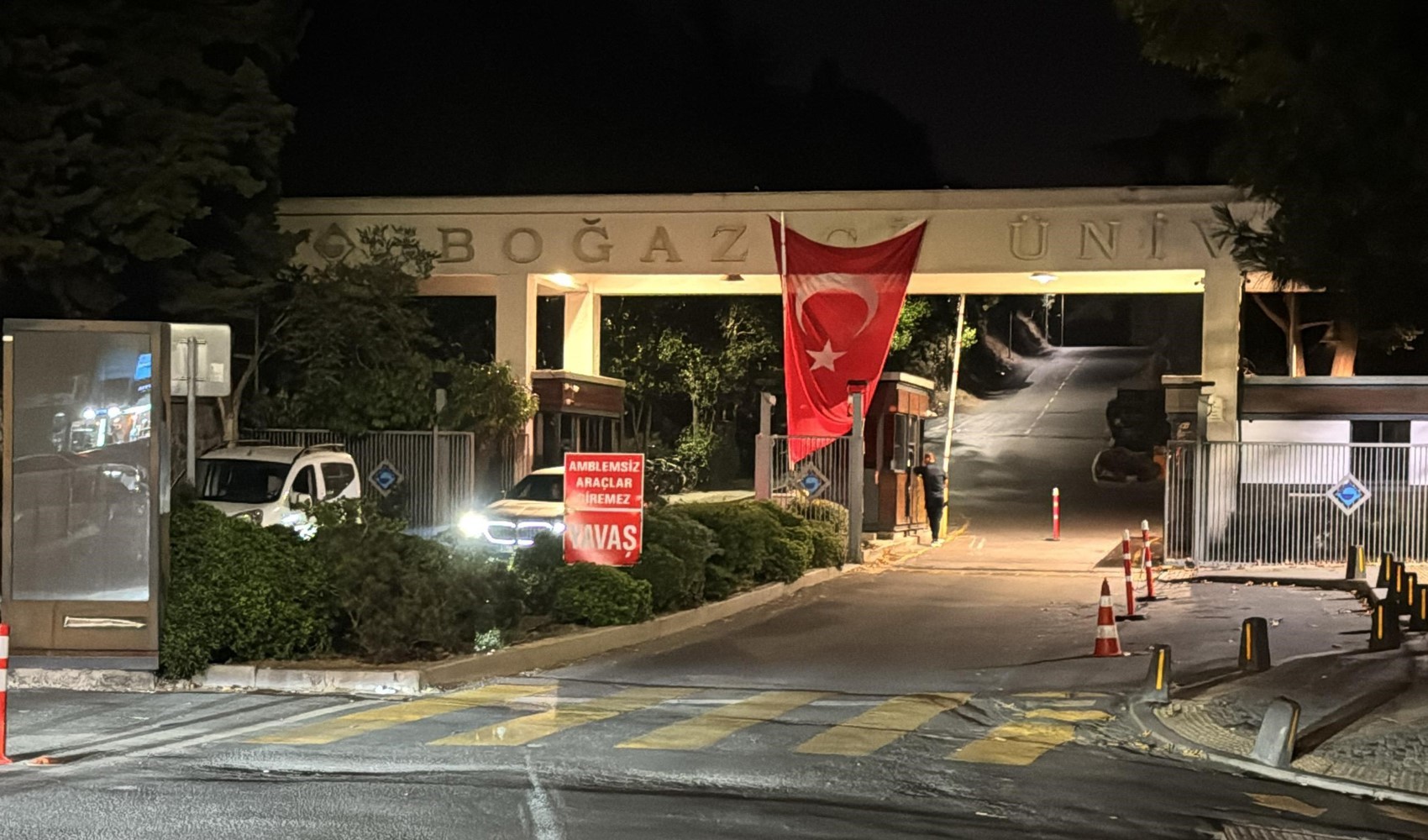 Üniversitede 15 yaşındaki kızı kafasından vurdu Üniversitede 15 yaşındaki kızı kafasından vurdu