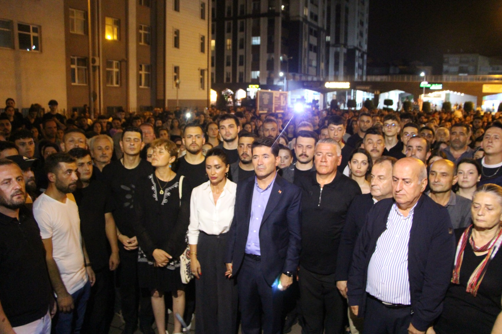 Trabzonlular siyah renkli kıyafetlerle Sinem Topaloğlu için yürüdü