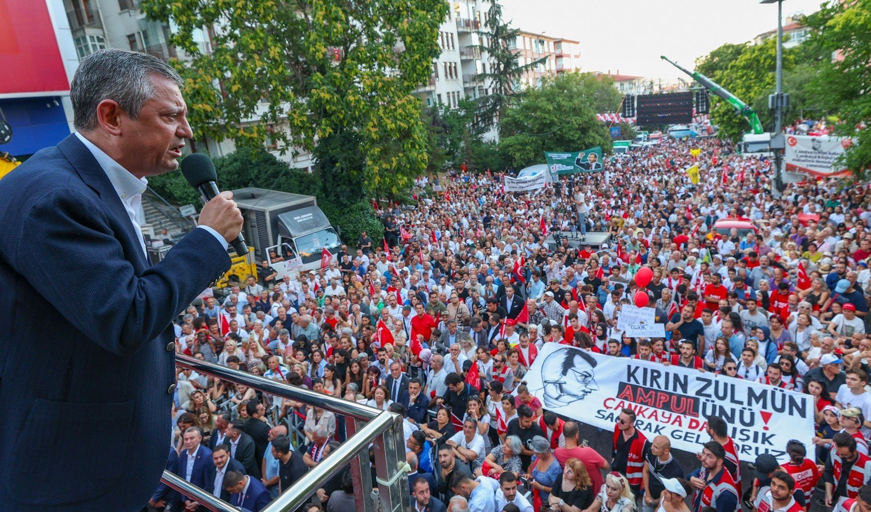 Özgür Çelik, CHP’nin yeni miting adresini duyurdu