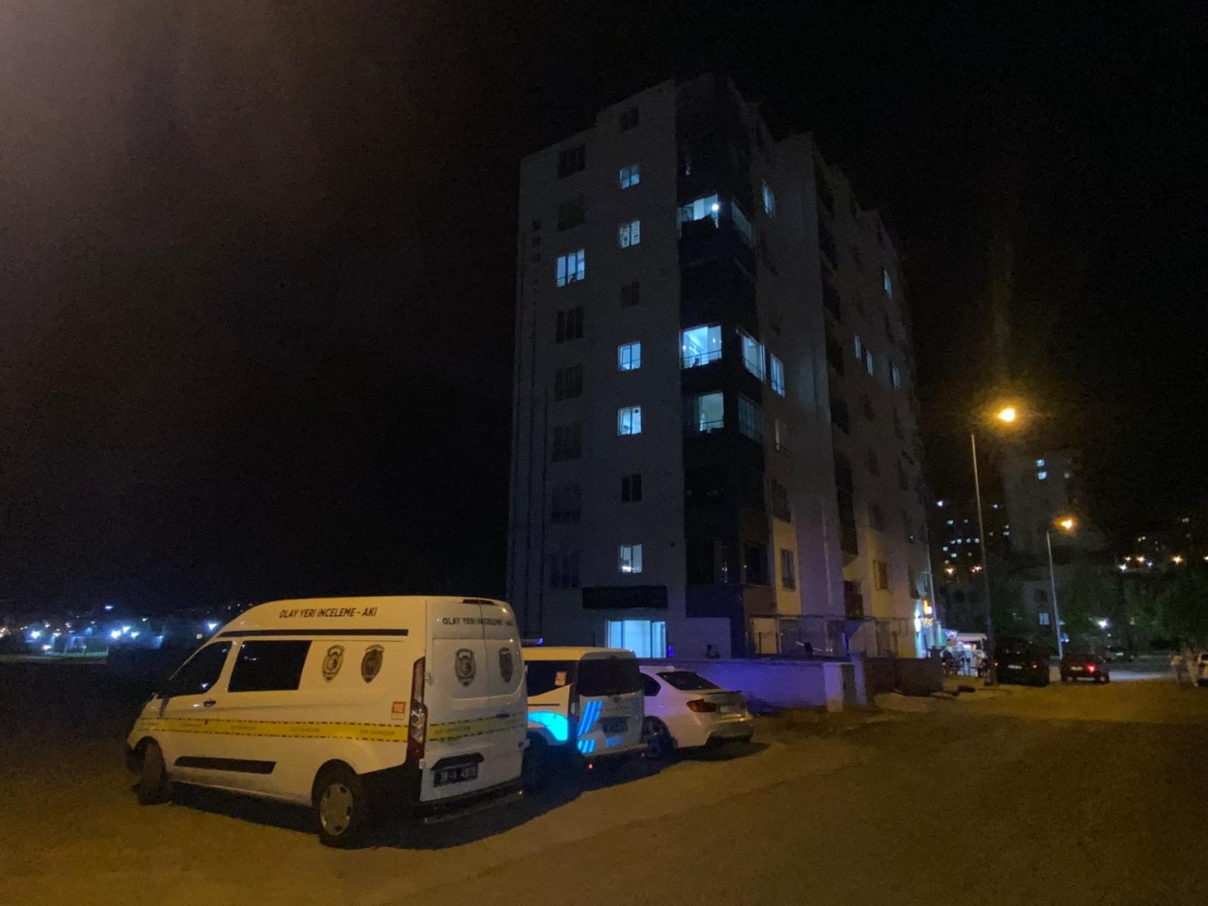 Dolaptaki eşyasının yerini değiştirdiği için kardeşini bıçakladı
