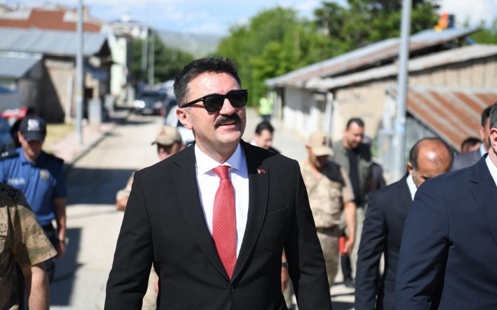 Teröristlerin sözde anma törenine izin vermemişti: Tunceli Valisi Tekbıyıkoğlu kimin talimatıyla görevden alındı? 'Onu ben kovdurdum' demiş!