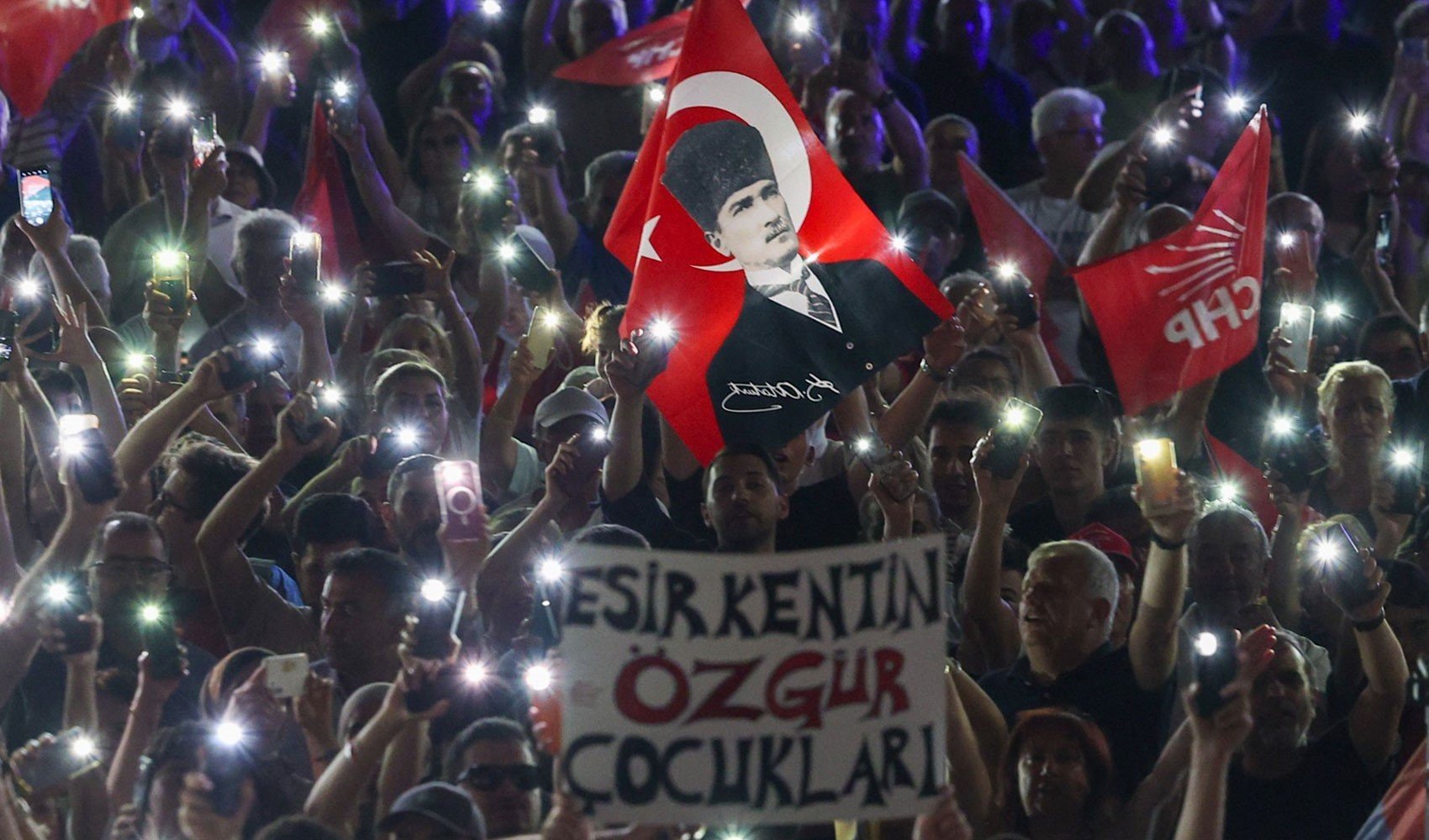 İmamoğlu protestolarına katılan öğrenci yurttan atıldı