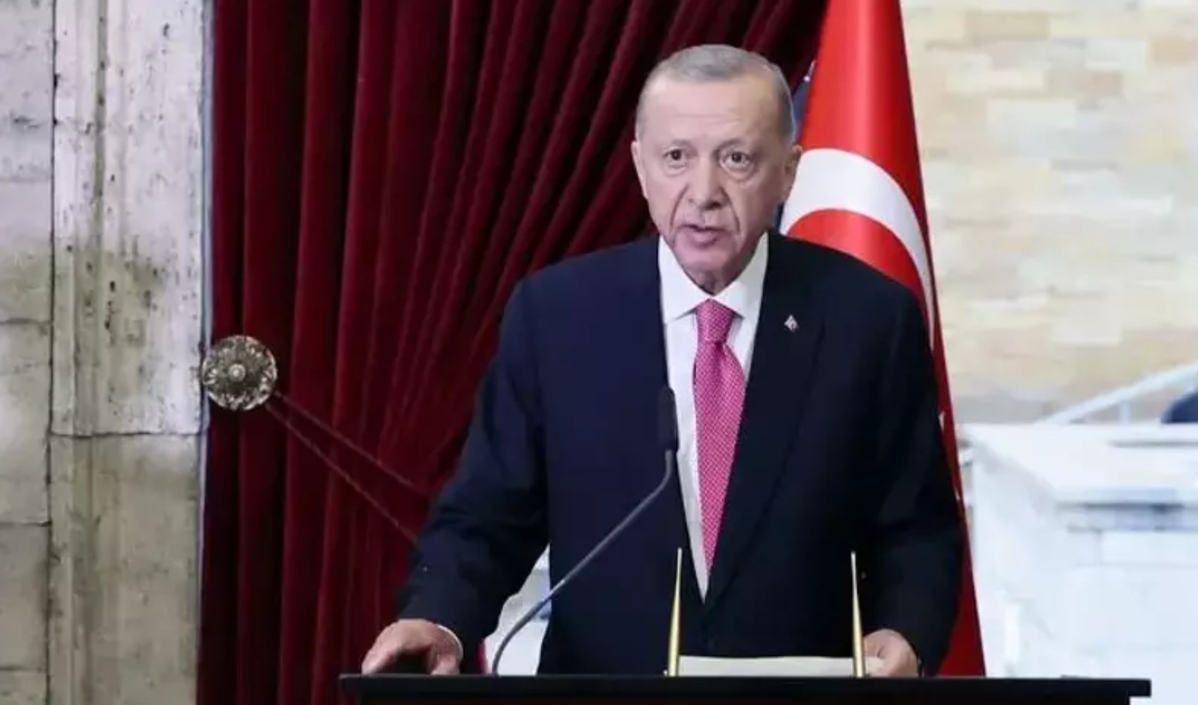 Erdoğan'dan Anıtkabir ziyareti: 'Tarihi adımlar atıyoruz' mesajı Erdoğan'dan Anıtkabir ziyareti: 'Tarihi adımlar atıyoruz' mesajı