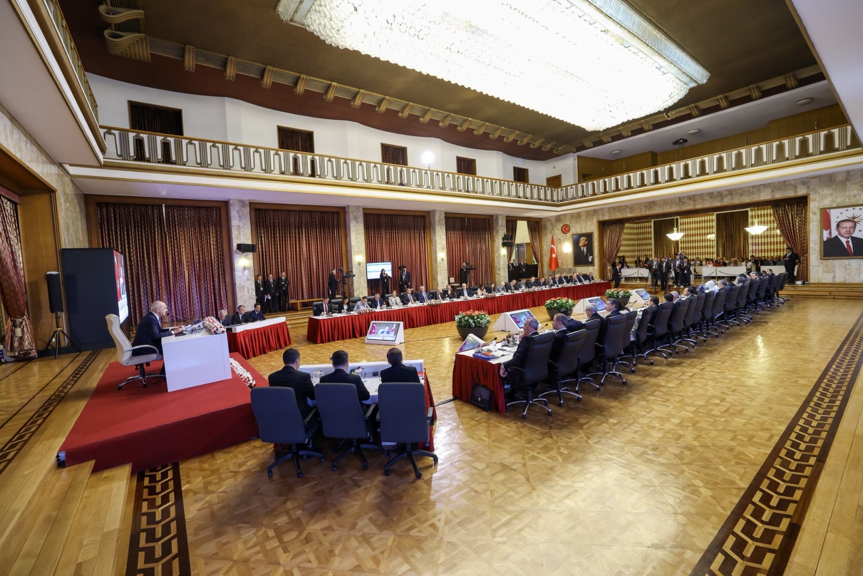 İlk toplantı 8 saat sürdü: Açılım süreci için kurulan komisyonun adı belli oldu