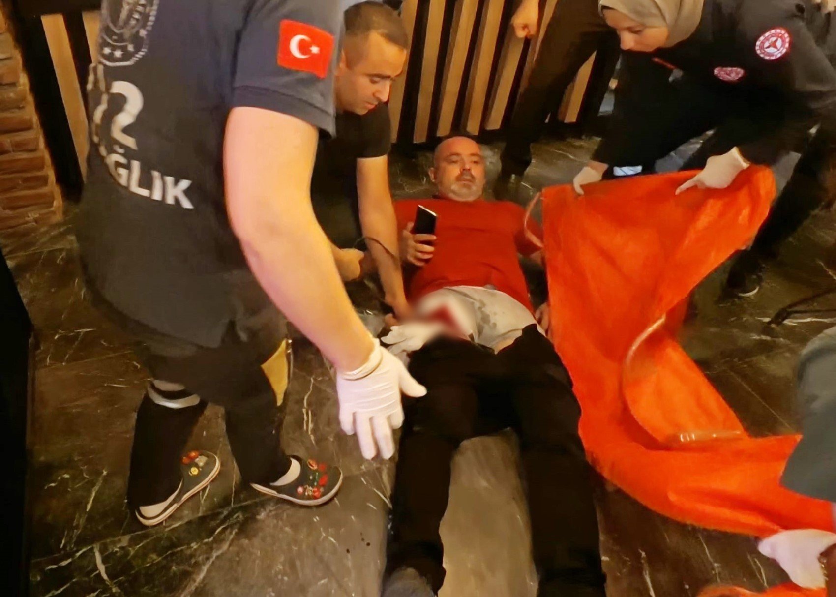 Eski koca bıçak ve tabancayla restoran basıp dehşet saçtı: 'Hepsini vurdu, manyağın tekiydi'