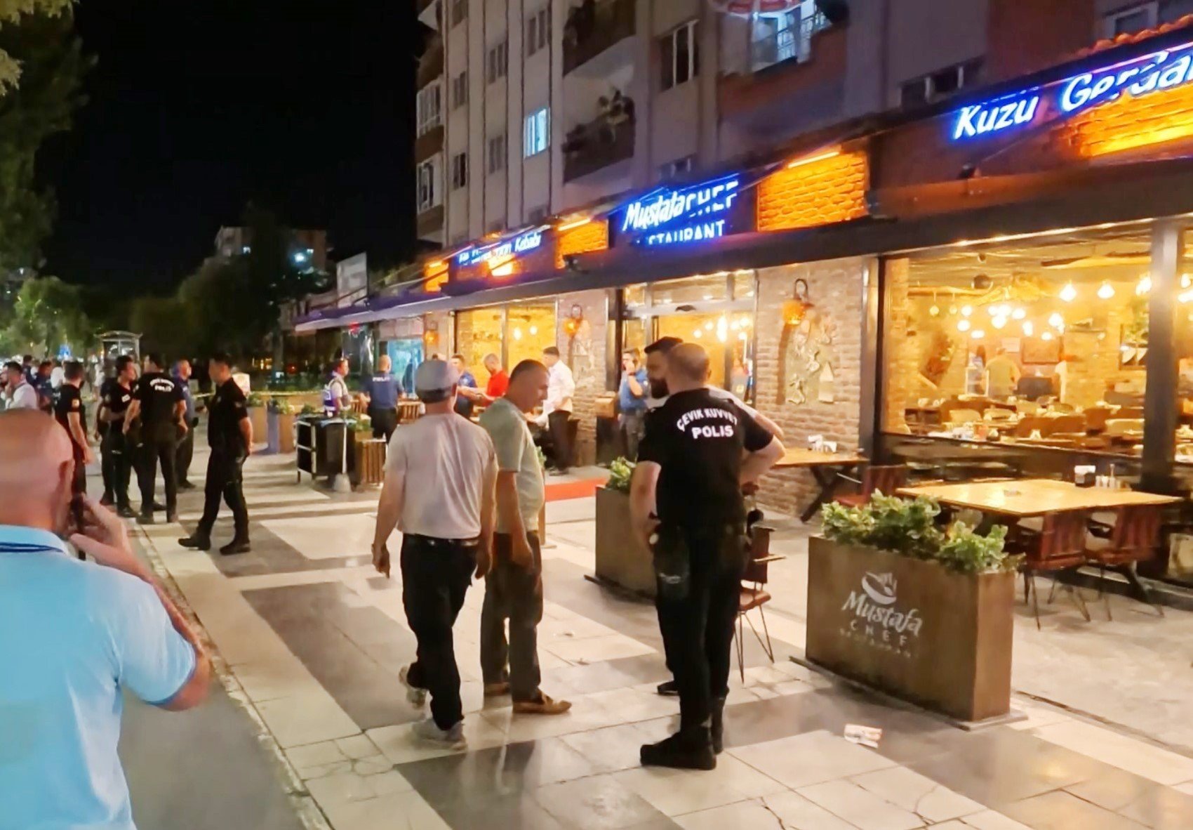 Eski koca bıçak ve tabancayla restoran basıp dehşet saçtı: 'Hepsini vurdu, manyağın tekiydi'